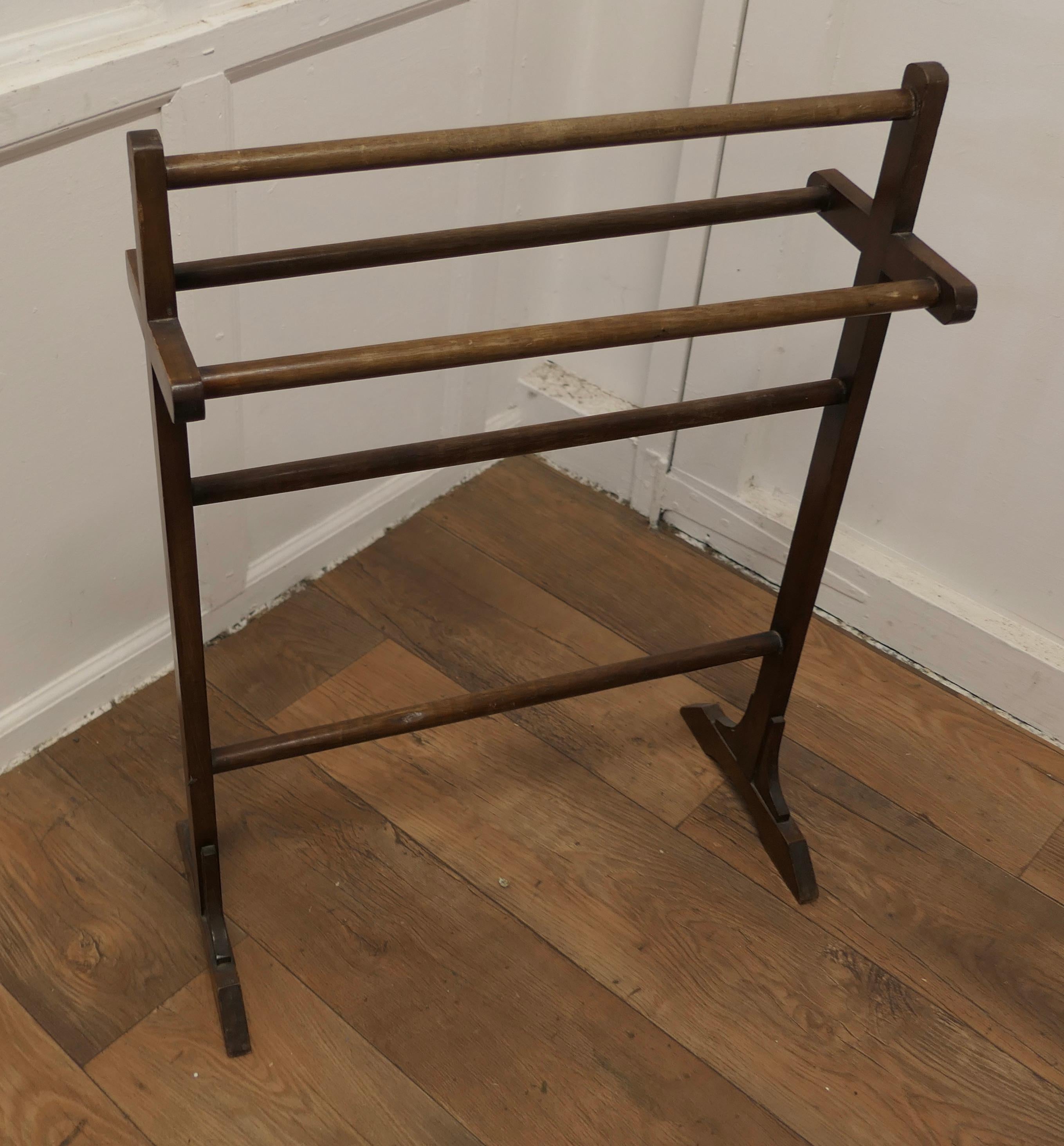 Bathroom Towel Rail

This is a neat piece, it has a double rail on each side and 3 central rails 
The stand is in good original condition and a useful piece
The Rail is 23” wide, 34” tall and 10” deep at the base
SW295