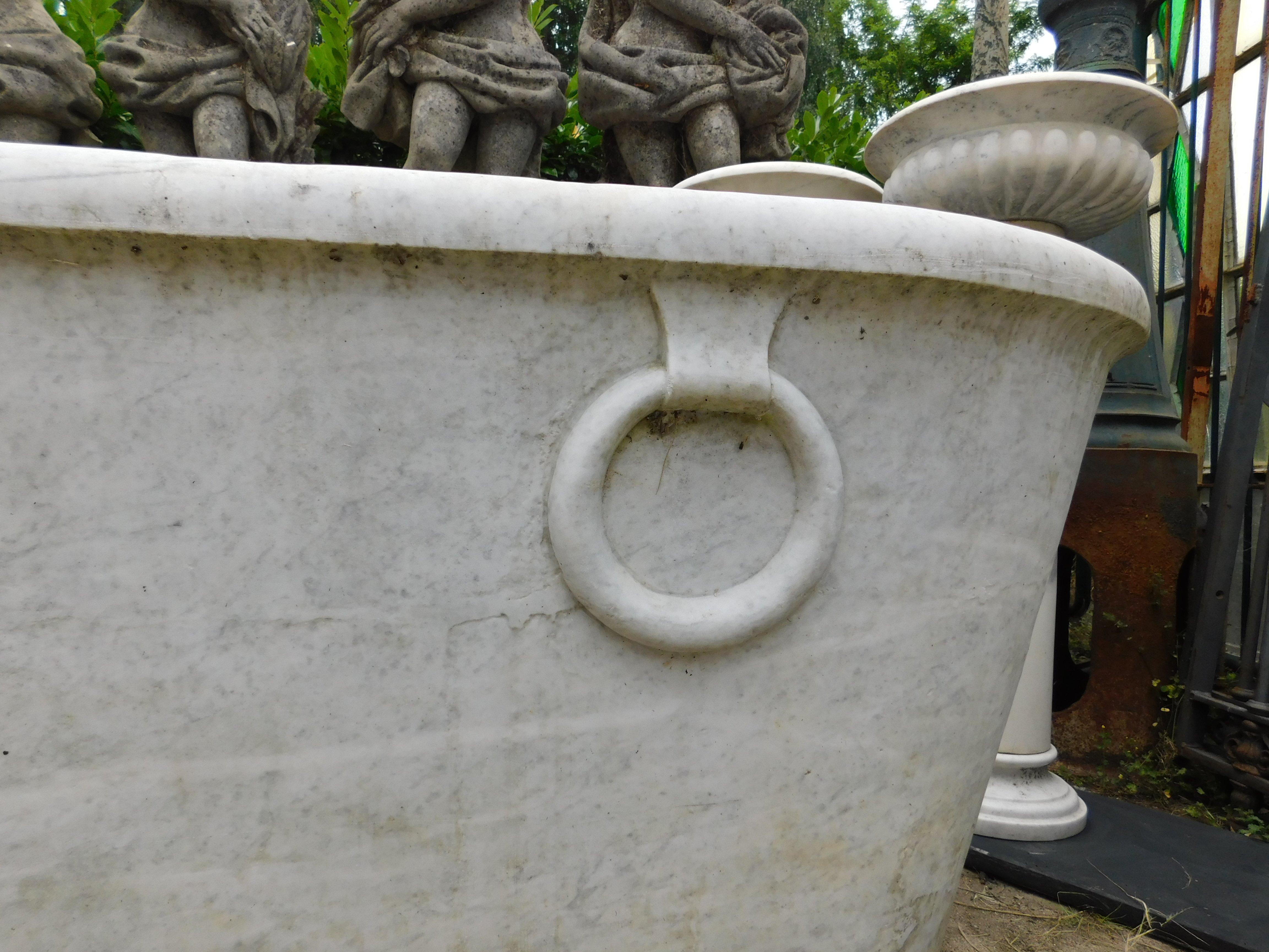 19th Century Bathtub in white Carrara marble, carved with handles, Italy For Sale
