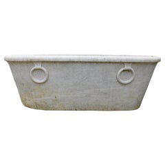 Vasca da bagno in marmo bianco di Carrara, scolpita con maniglie, Italia