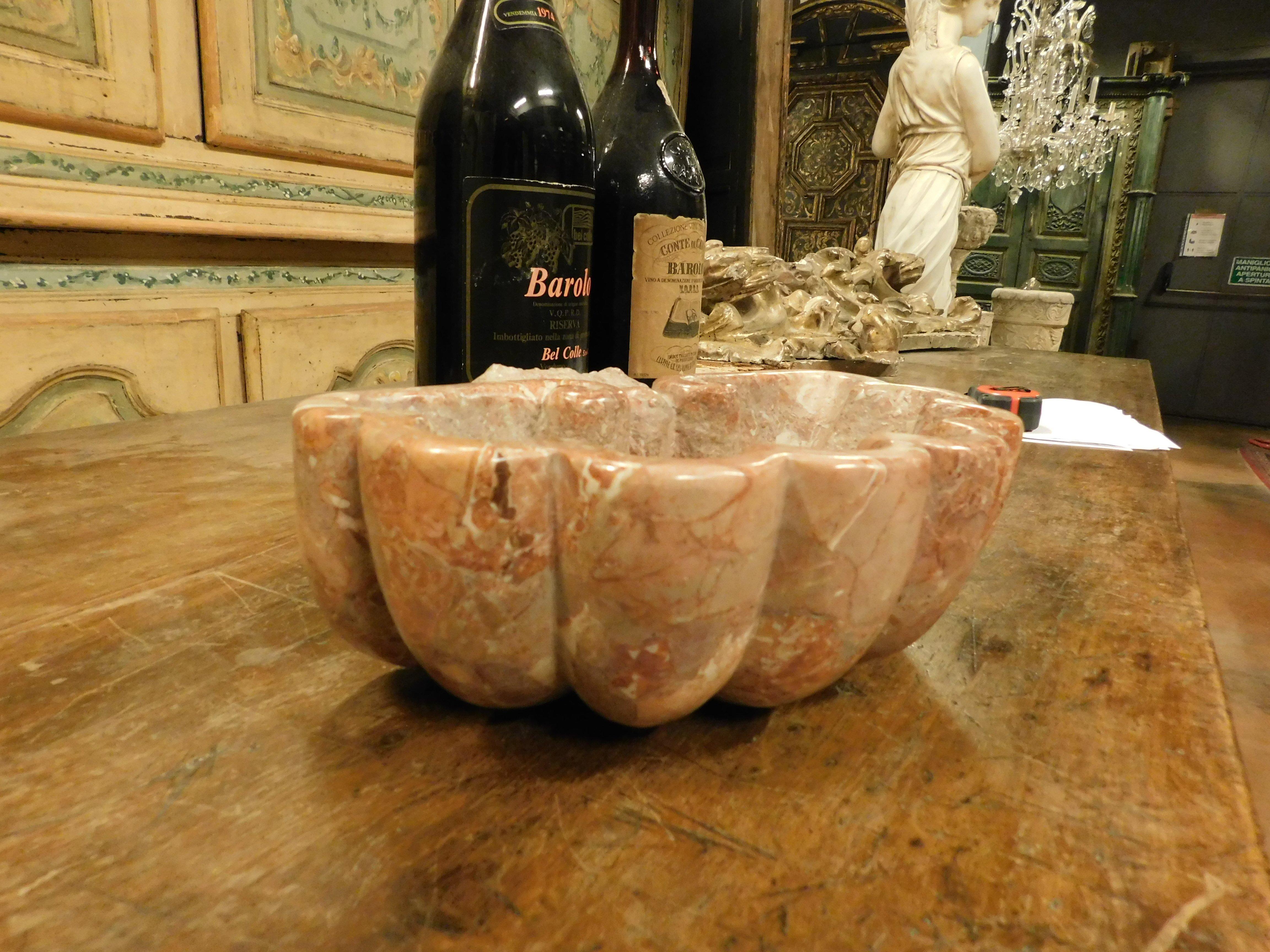bathtub, sink, stoup in red Verona marble with shell-shaped, Italy In Good Condition For Sale In Cuneo, Italy (CN)