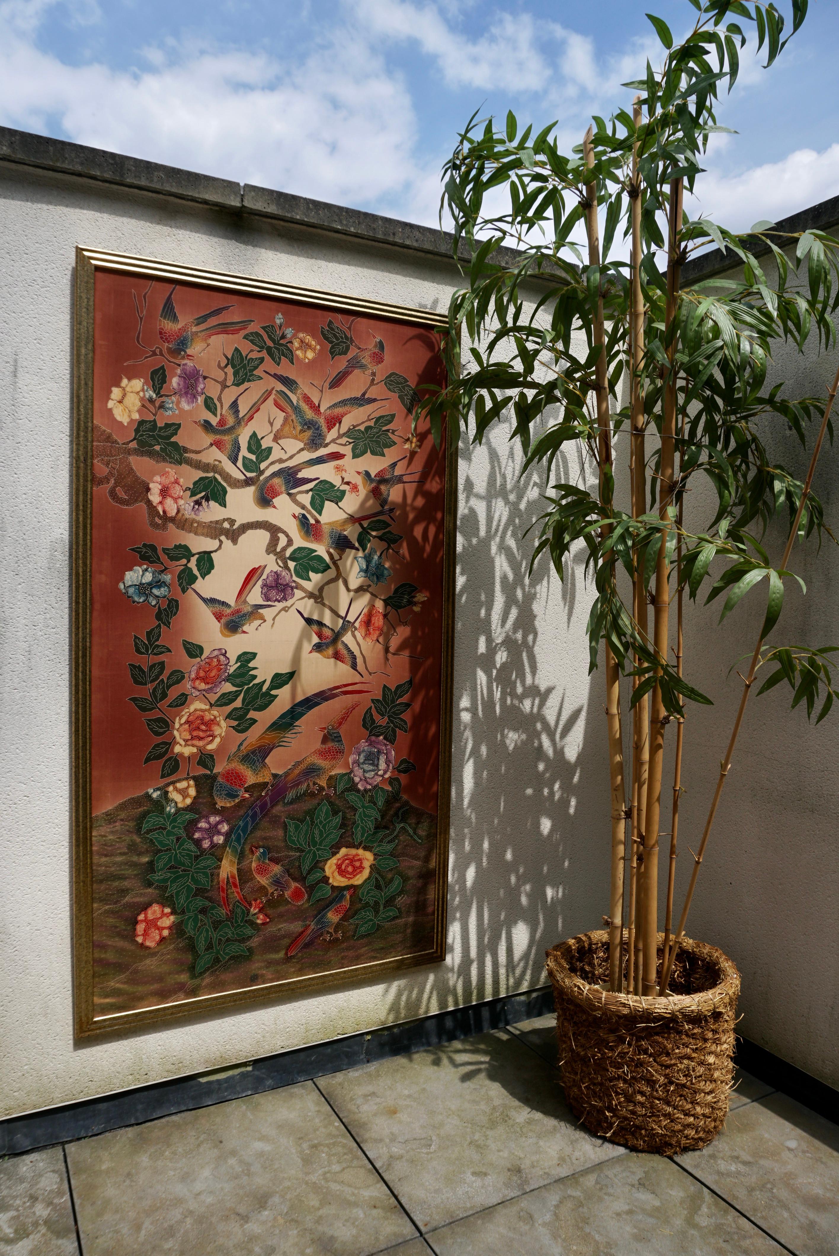 Beautiful Large Batik Wall Decoration with Birds and Flowers - Handmade in Indonesia

Add a touch of exotic beauty to your interior with this impressive large batik wall decoration. Featuring a vibrant scene of colorful birds and lush flowers, this