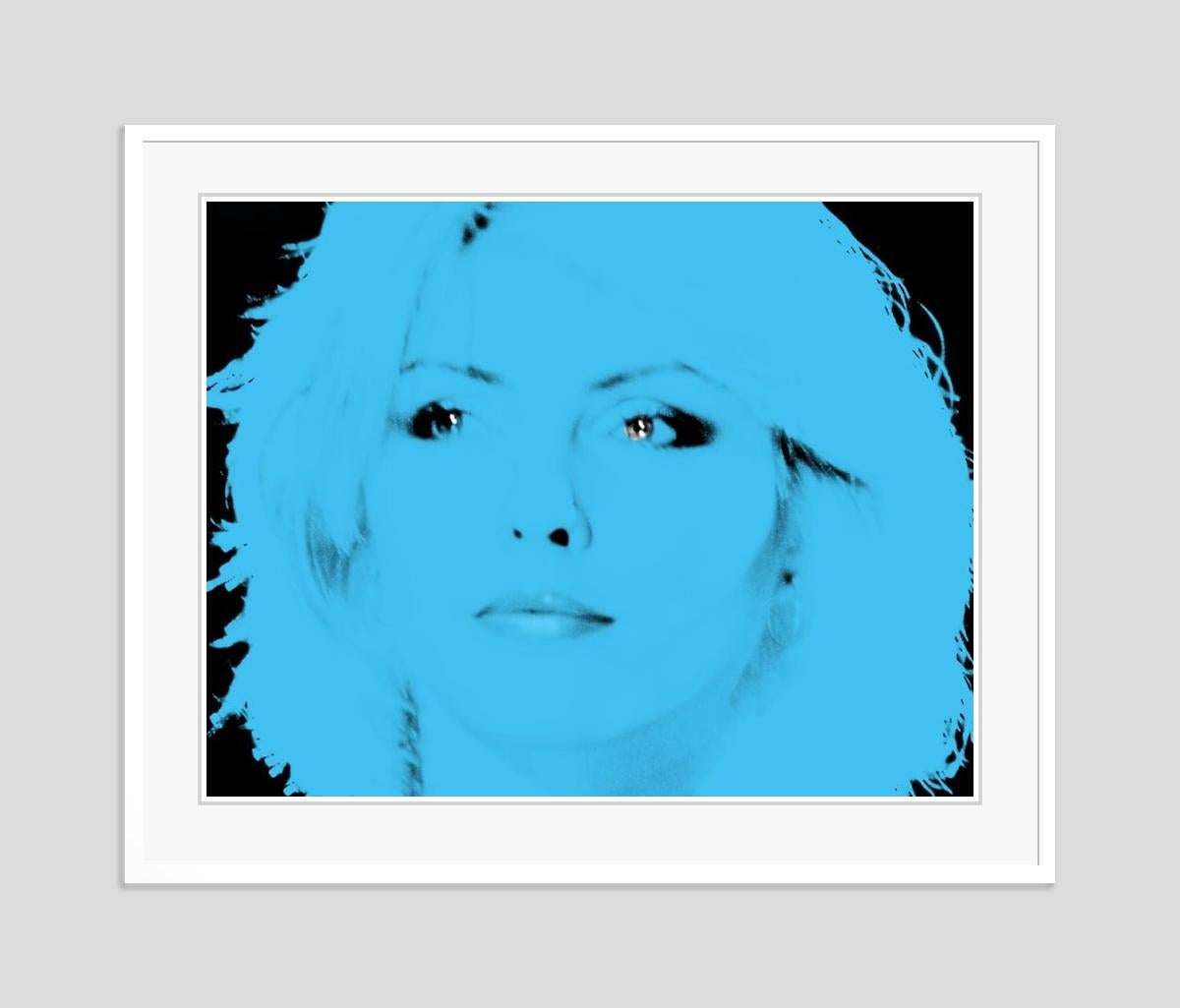 Blondie Blue by BATIK Übergroßer limitierter Druck im Angebot 2