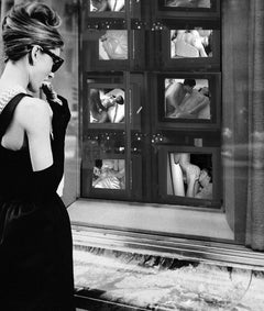 Just Looking II von B A T I K   Signierte POP ART Audrey Hepburn, limitierte Auflage