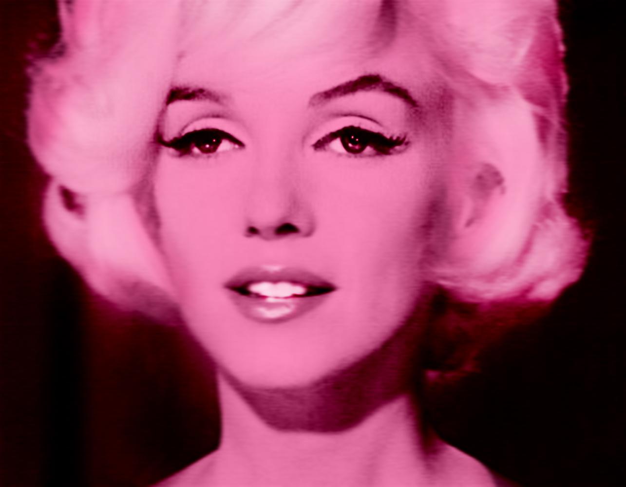 BATIK Figurative Print – Rosa Marilyn  Signierte limitierte Auflage von Pop-Art – Marilyn Monroe