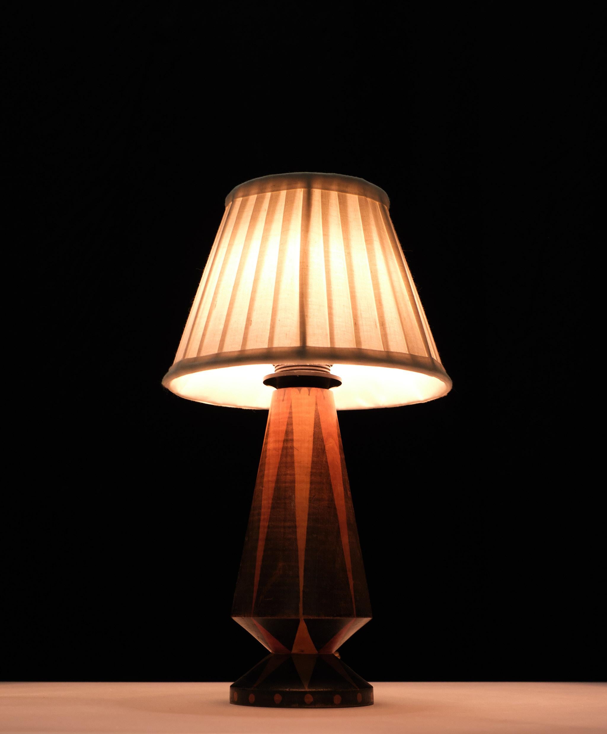 Pied de lampe en bois batiké, H  Steinpatz  Amsterdamse School 1925 Hollande 3