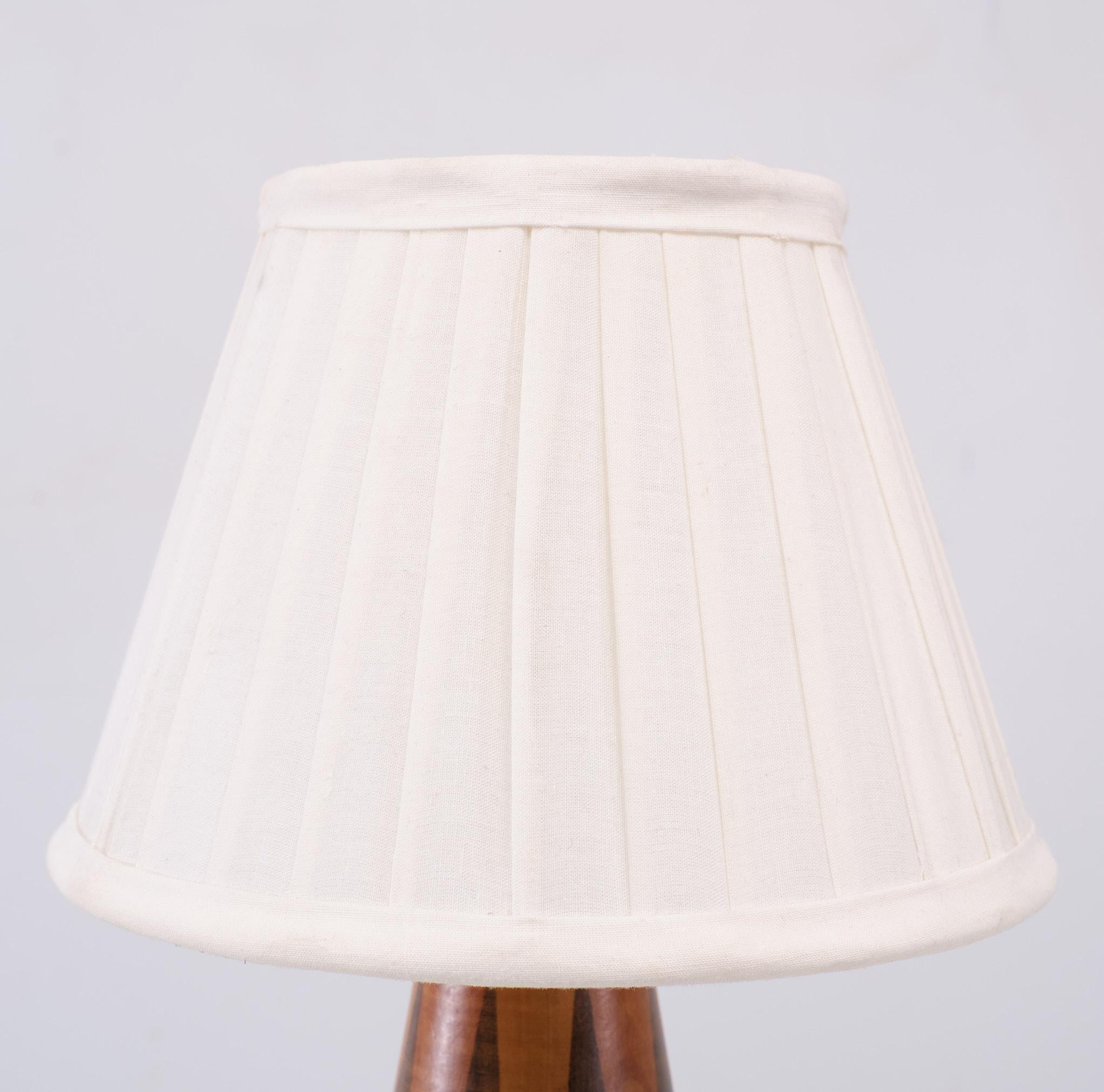 Bois Pied de lampe en bois batiké, H  Steinpatz  Amsterdamse School 1925 Hollande