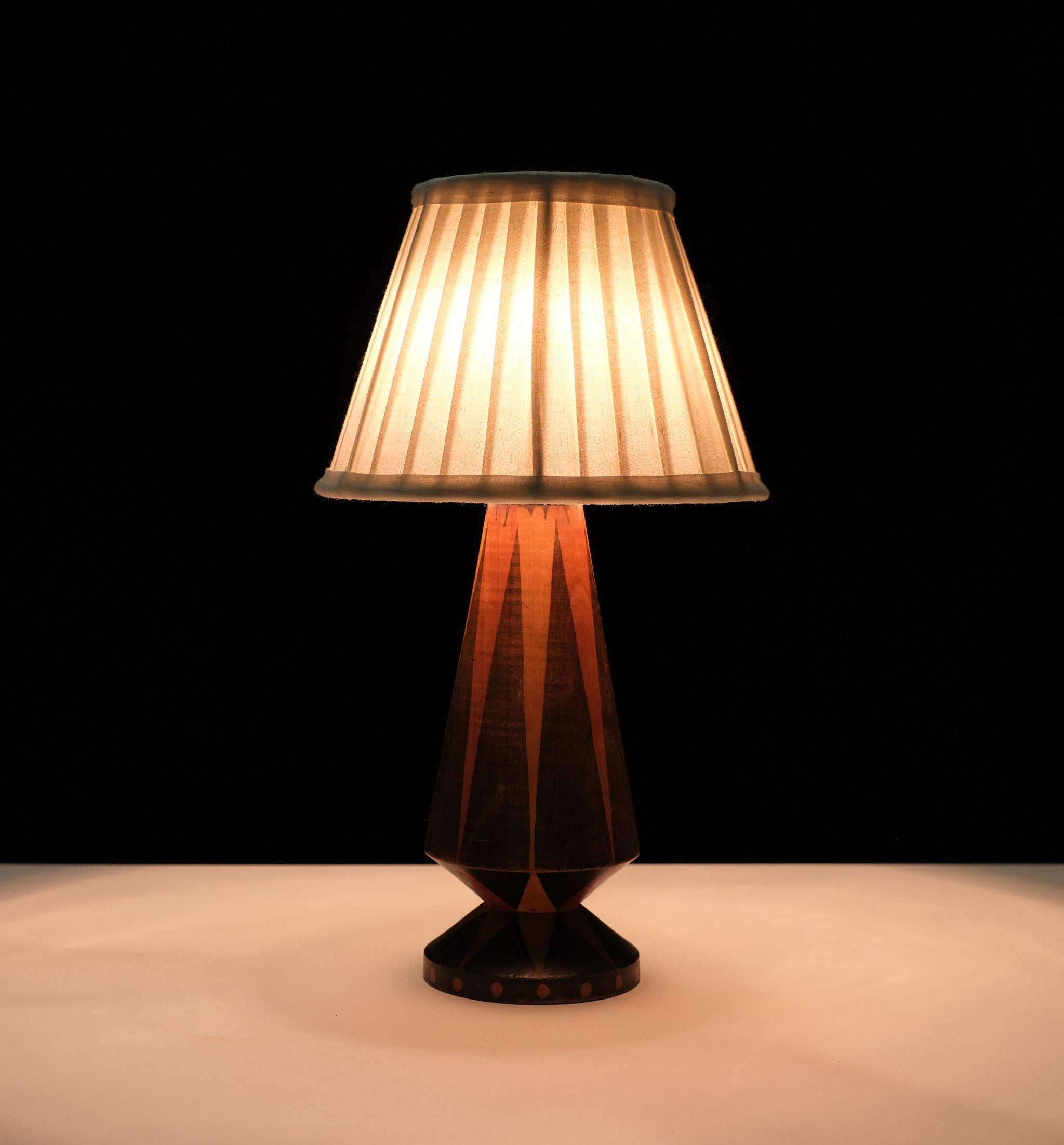 Pied de lampe en bois batiké, H  Steinpatz  Amsterdamse School 1925 Hollande 1