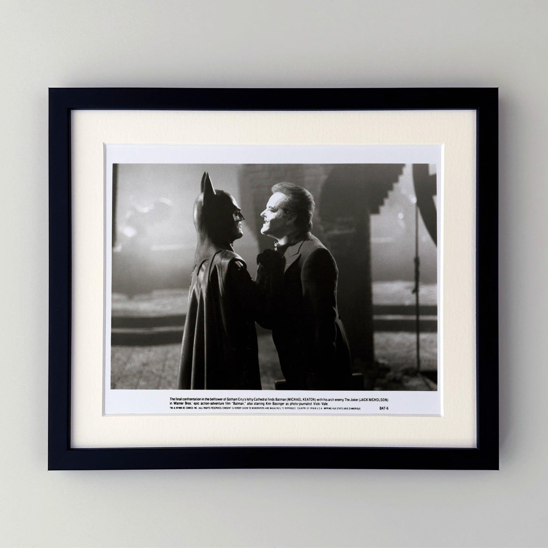  Photo publicitaire originale de 8x10 inches pour le film Batman de Tim Burton (1989) avec Michael Keaton dans le rôle de Batman et Jack Nicholson dans celui du Joker. 

Les photos de publicité (film/production) ont été créées pour aider les studios