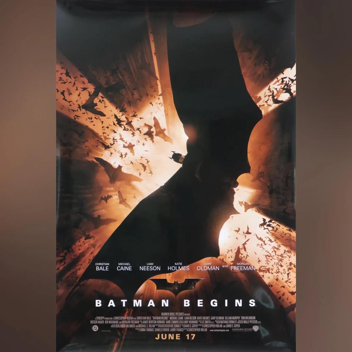 Batman commence (2005)
Original en une feuille (27 X 40 pouces)

Après s'être entraîné avec son mentor, Batman commence sa guerre contre le crime pour libérer la ville de Gotham City de la corruption que l'Épouvantail et la Ligue des ombres ont fait