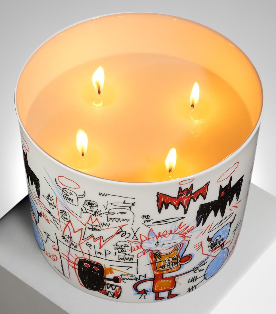 Large scented candle
Limoges porcelain holder
Measure: 6.3
