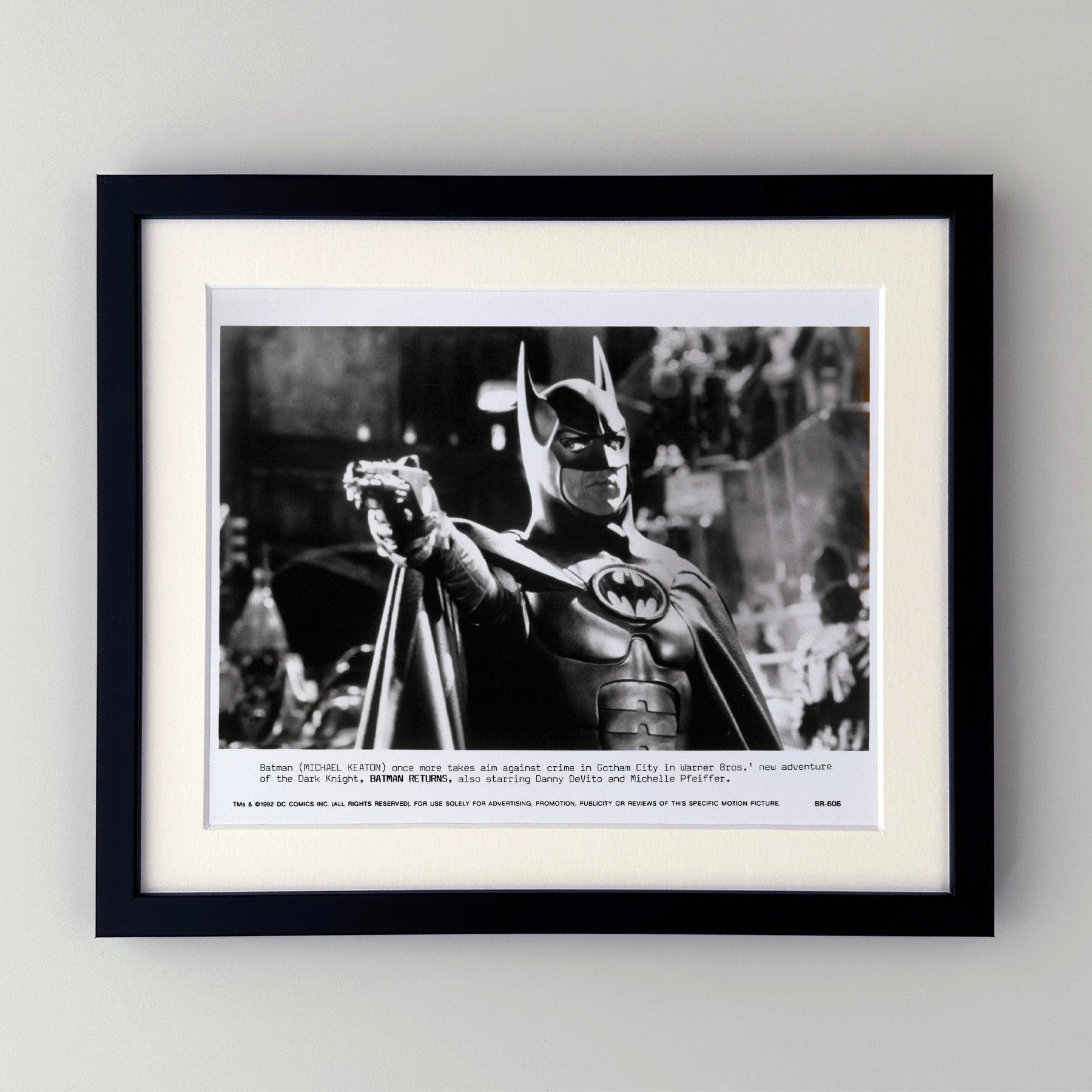 Original 8x10 Zoll Publicity Film Still für Batman Returns (1992) mit Michael Keaton, Danny DeVito und Michelle Pfeiffer in den Hauptrollen und unter der Regie von Tim Butron.

Werbefotos (Film/Produktion) wurden erstellt, um die Studios bei der