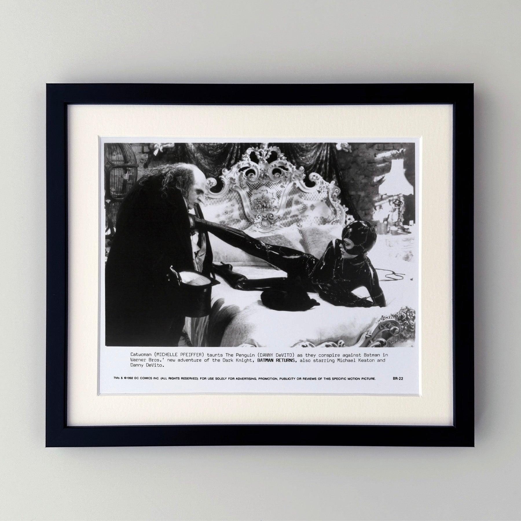 Original 8x10 Zoll Publicity Film Still für Batman Returns (1992) mit Michael Keaton, Danny DeVito und Michelle Pfeiffer in den Hauptrollen und unter der Regie von Tim Butron.

Werbefotos (Film/Produktion) wurden erstellt, um die Studios bei der