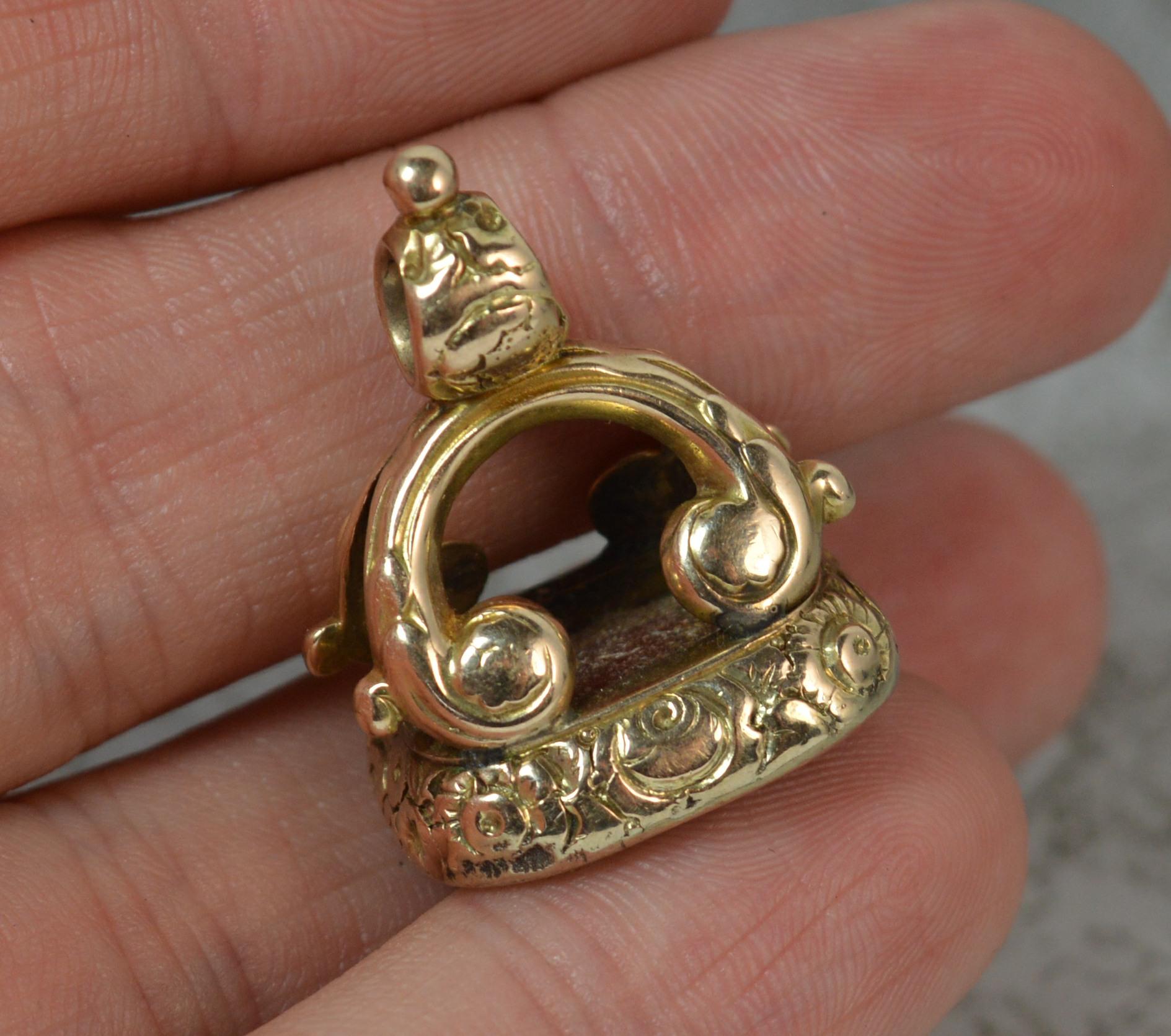 An incredibly rare Georgian period intaglio seal watch fob pendant.

Solid gold case with floral engraving and carnelian set to base.

The intaglio engraved with; a banner to top to read La Belle Alliance and below June 18th 1815.

The Belle