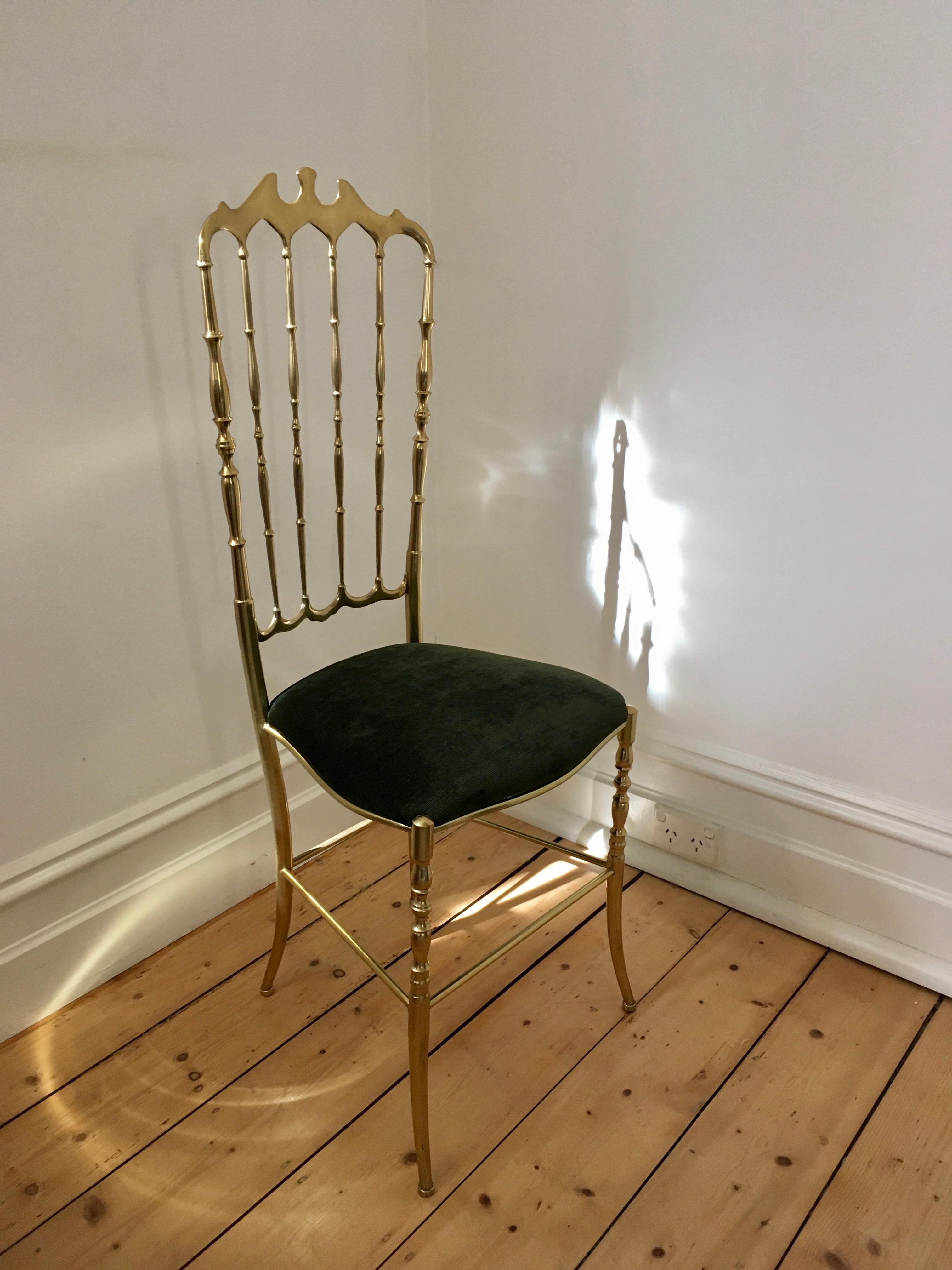 Batwing Brass Chiavari Chair Gothic Green Velvet 1960s In Good Condition For Sale In Melbourne, AU