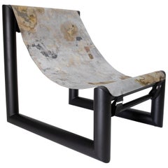 Bau Rouge Zeitgenössischer Stuhl aus Stahl und Steinplatte