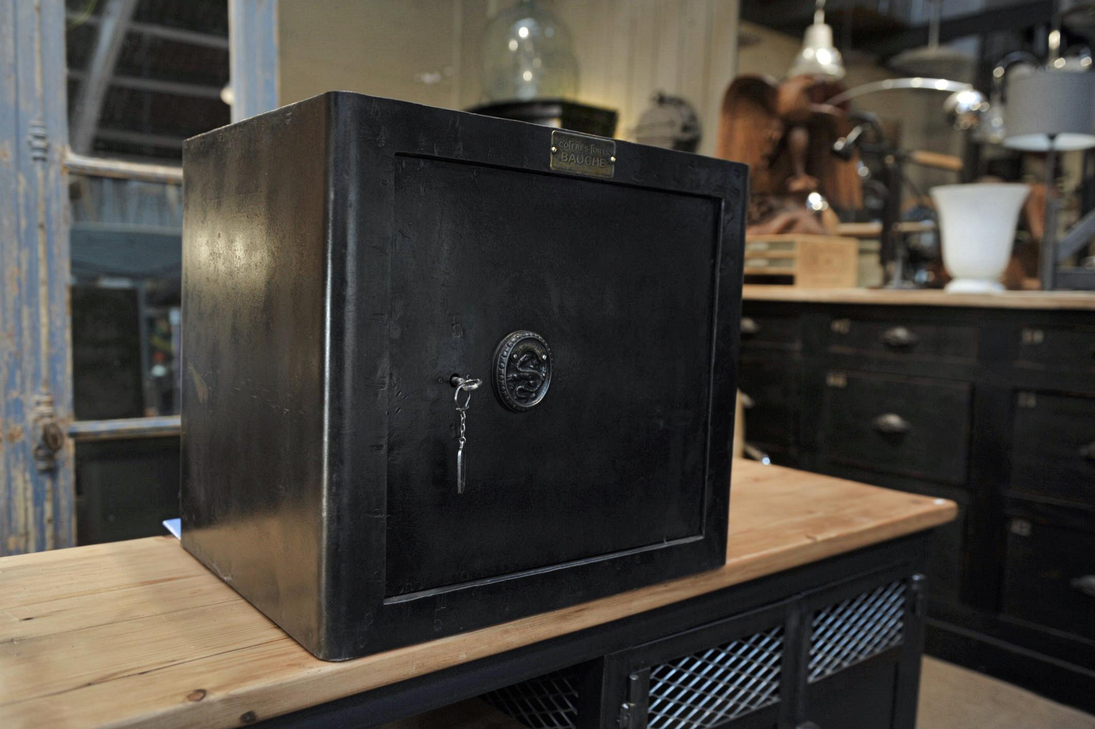 Bauche Metal Safe with Original Key, 1920s In Good Condition In Roubaix, FR