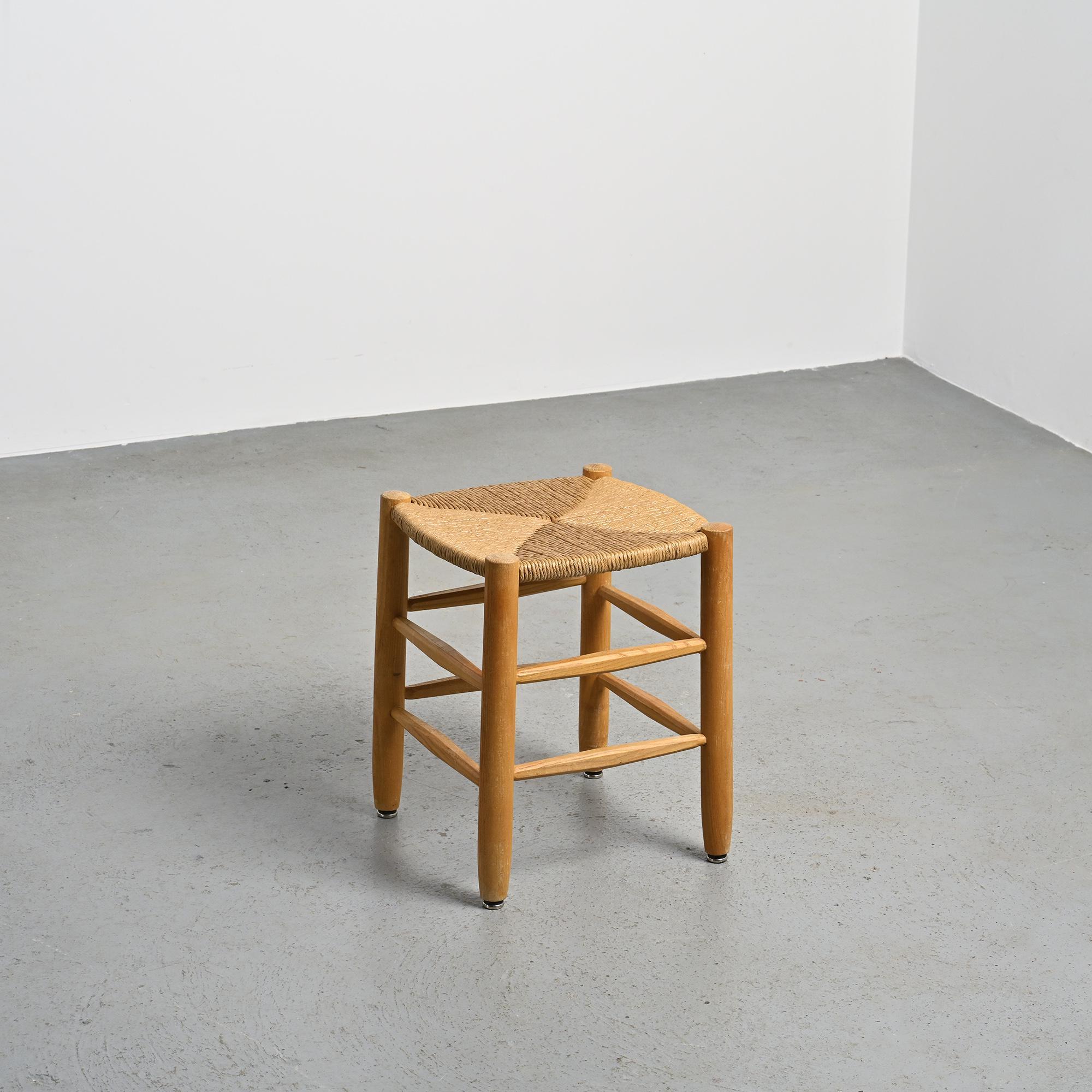 Taburete Bauche de Charlotte Perriand, hacia 1950 Francés en venta