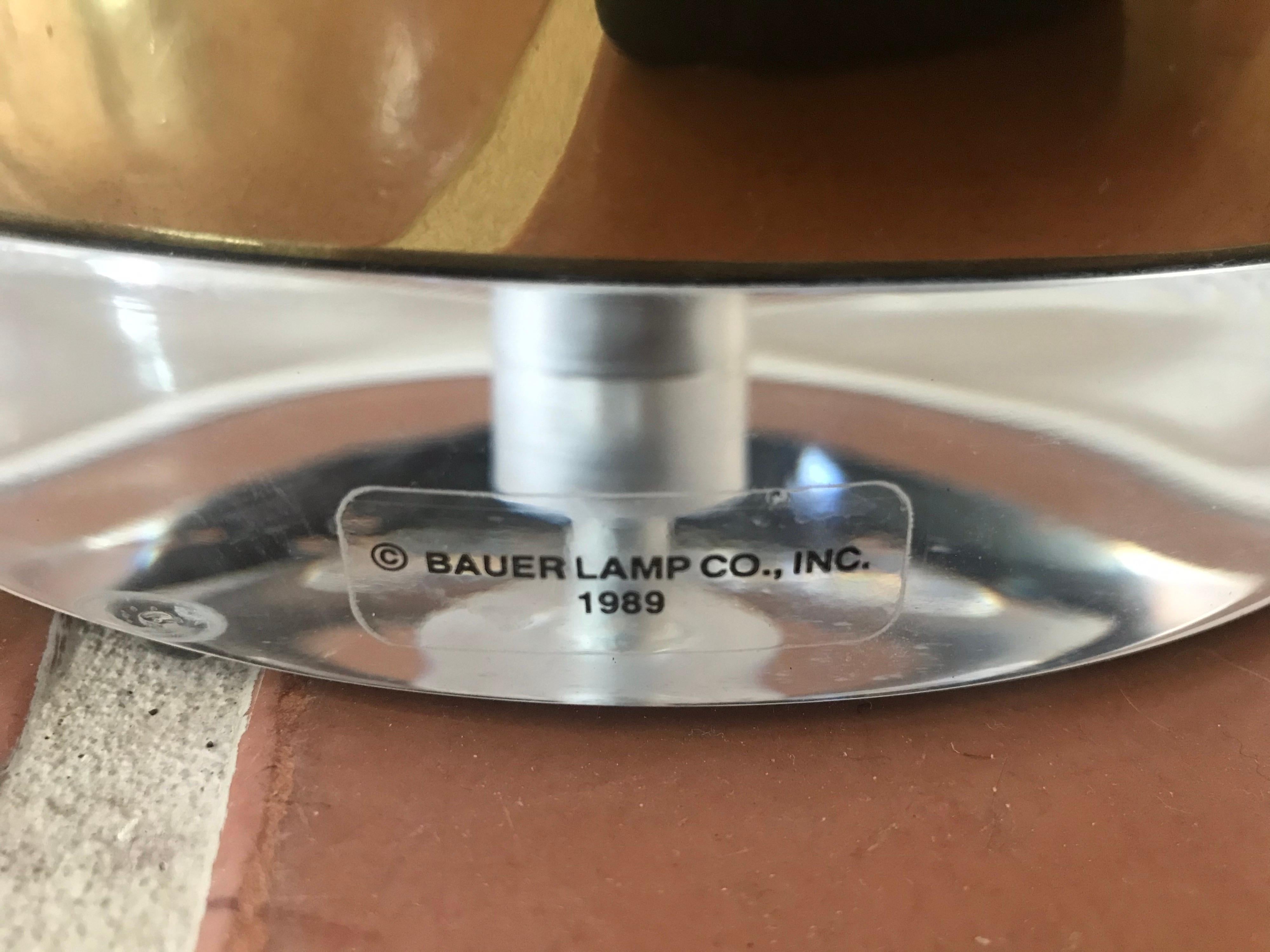Lampada Bauer in ottone e lucite di ispirazione asiatica In condizioni buone in vendita a Winnetka, IL