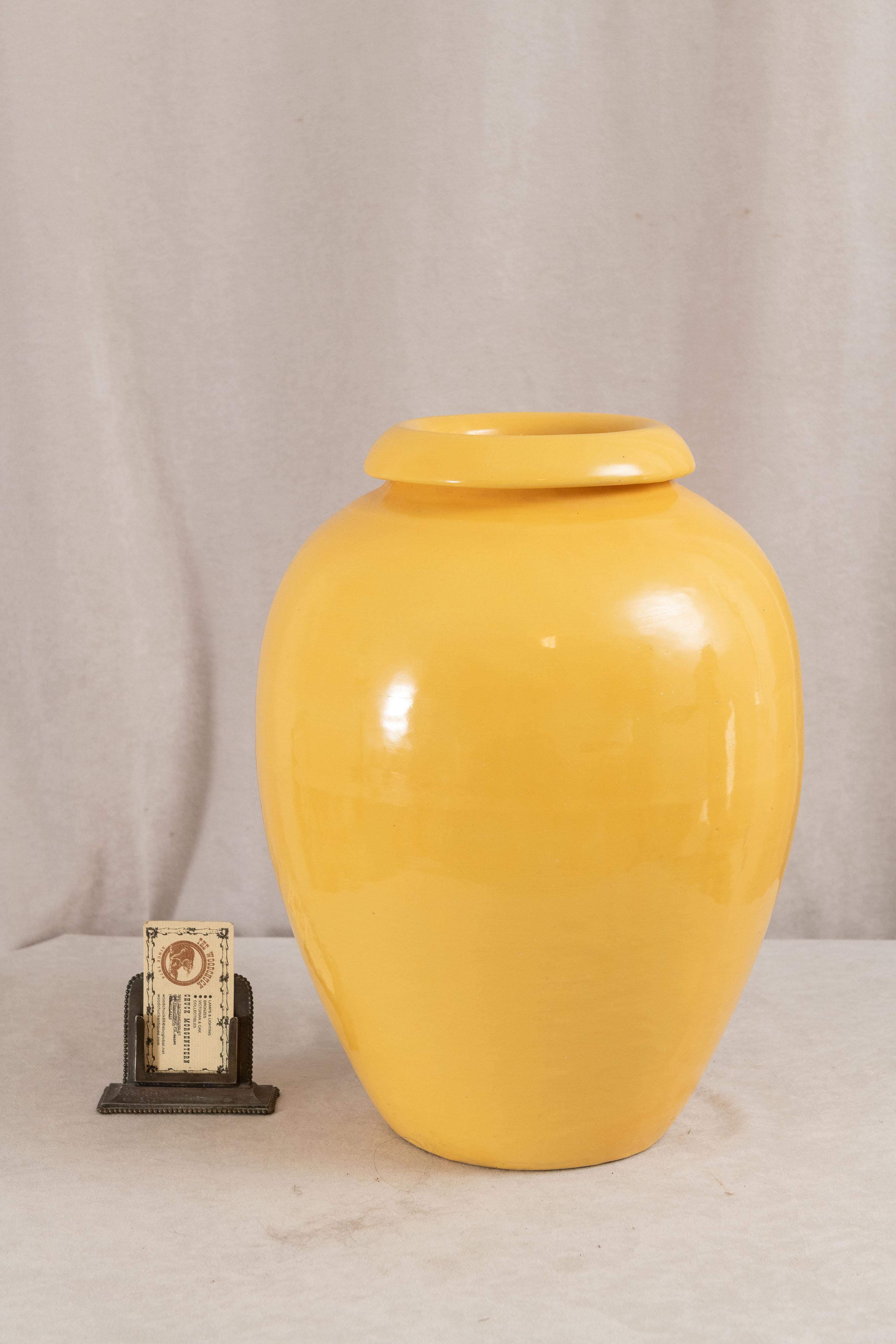  Esta aceitera Bauer Co. de ricos colores es un gran complemento para cualquier hogar. Bauer estuvo en activo desde finales de la década de 1880 hasta la de 1960. La empresa se trasladó de Kentucky a California en 1910. En plena moda de la cerámica
