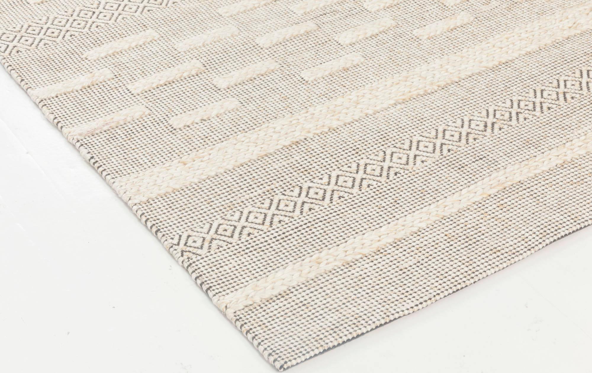 Colección Bauer Geométrica Beige Negro Lana hecha a mano por Alfombra Doris Leslie Blau en Nuevo estado para la venta en New York, NY