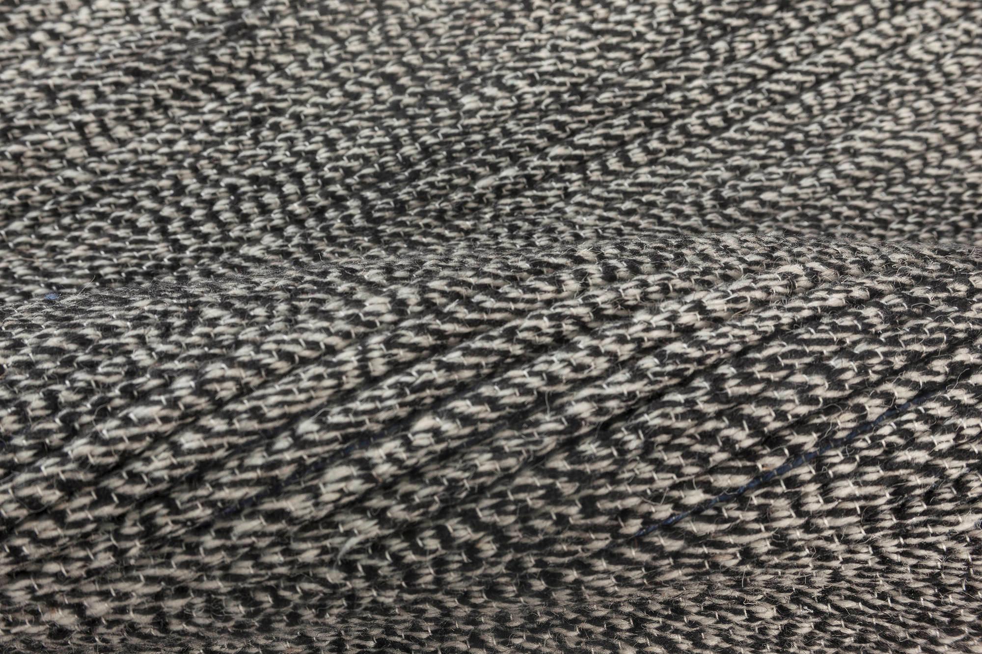Tapis en laine gris de la Collection Bauer, fabriqué à la main par Doris Leslie Blau.
Taille : 6'7