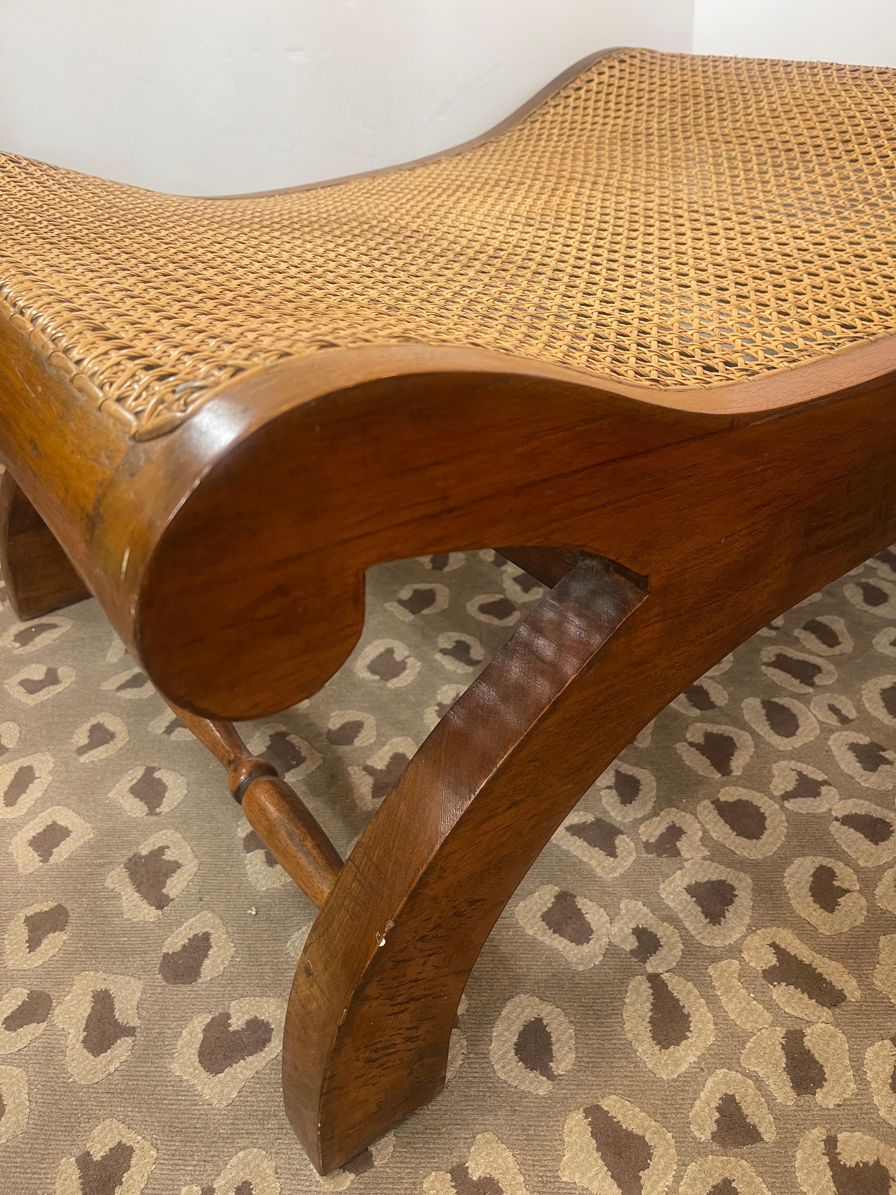 Fait main Bauer International Inc.  Ottoman en rotin de style British Colonial en vente