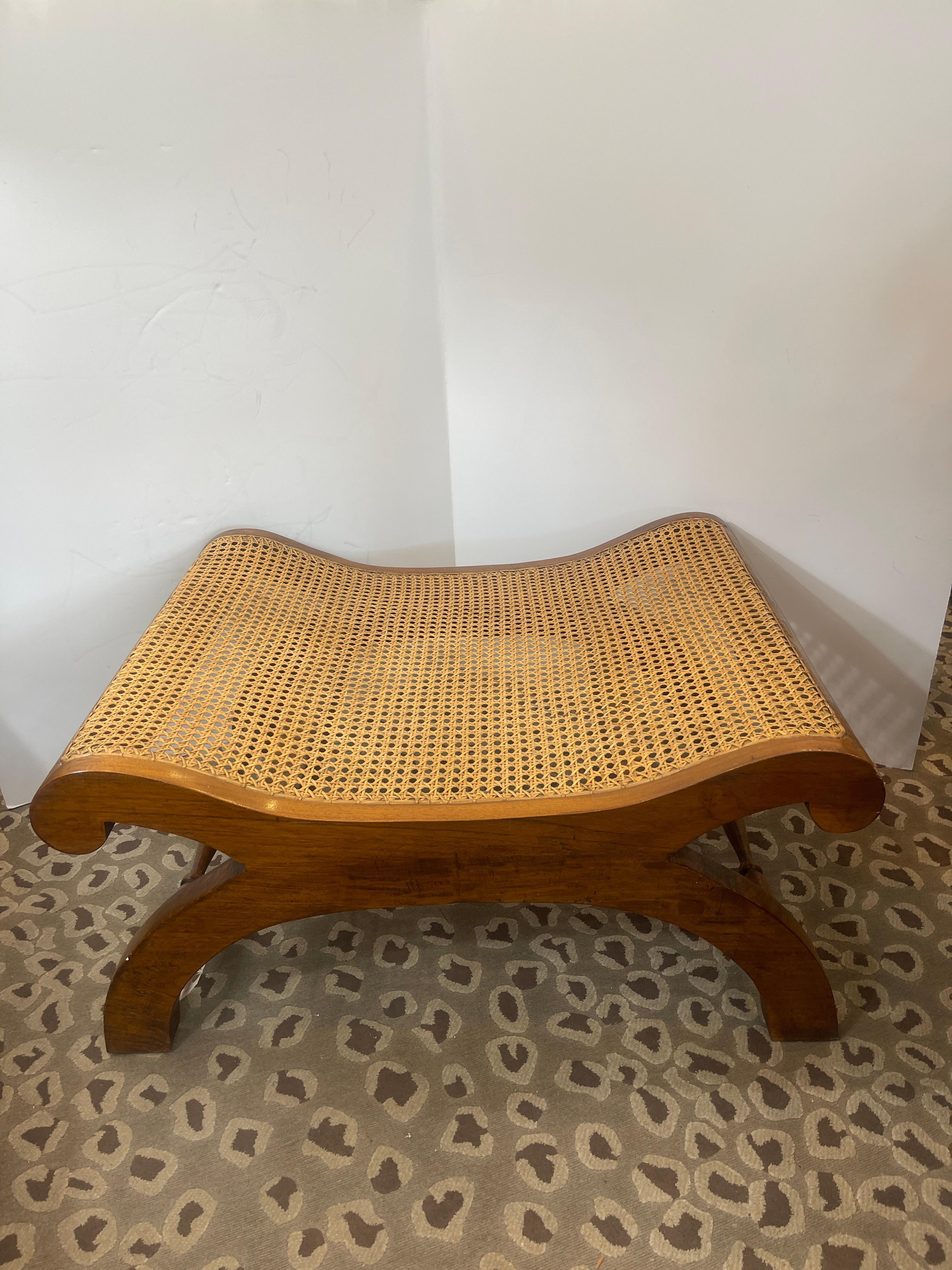Milieu du XXe siècle Bauer International Inc.  Ottoman en rotin de style British Colonial en vente