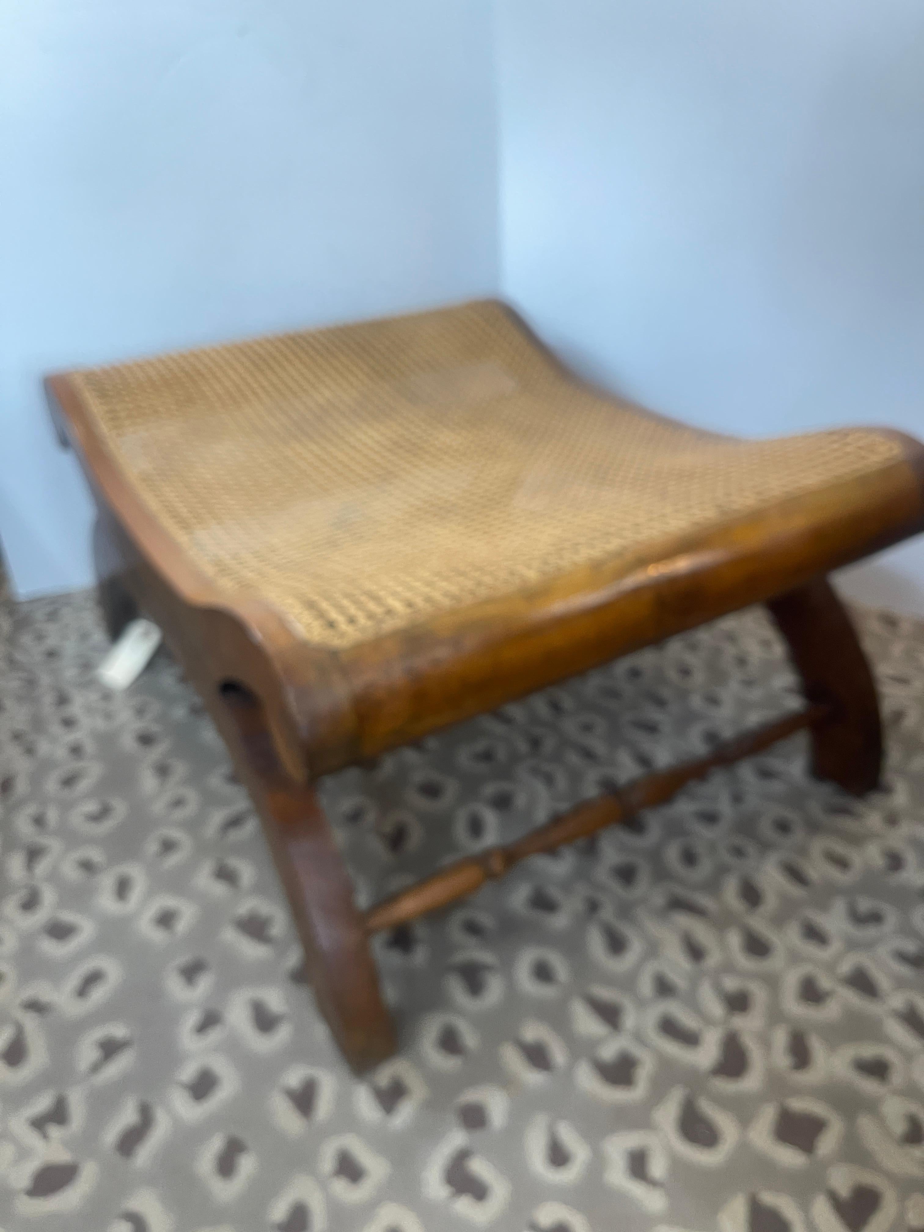 Bauer International Inc.  Ottoman en rotin de style British Colonial en vente 1