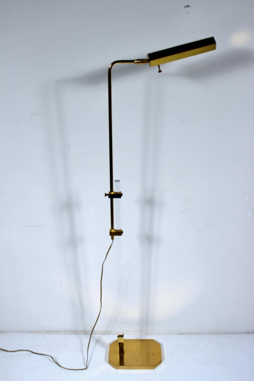 Bauer Lamp Co. Brass and Lucite Adjustable Floor Lamp with Brass Shade, 1970's In Good Condition For Sale In Bainbridge, NY