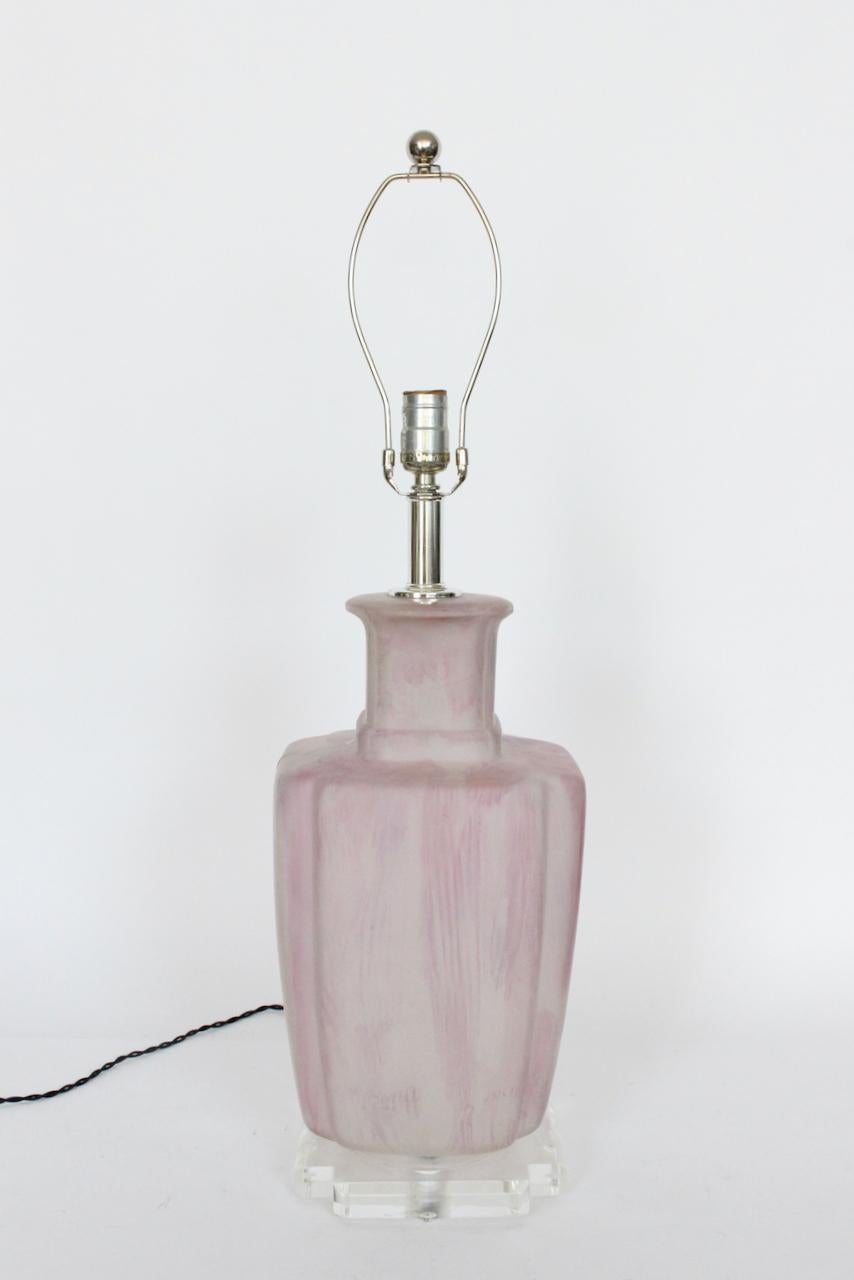 Bauer Lamp Company, Glas-Tischlampe „Clearlite“, mattiertes Rosa, 1970er-Jahre (amerikanisch) im Angebot