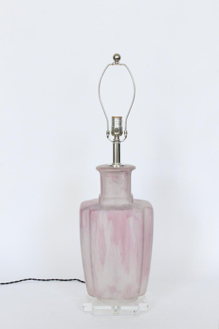 Bauer Lamp Company, Glas-Tischlampe „Clearlite“, mattiertes Rosa, 1970er-Jahre (Mattiert) im Angebot