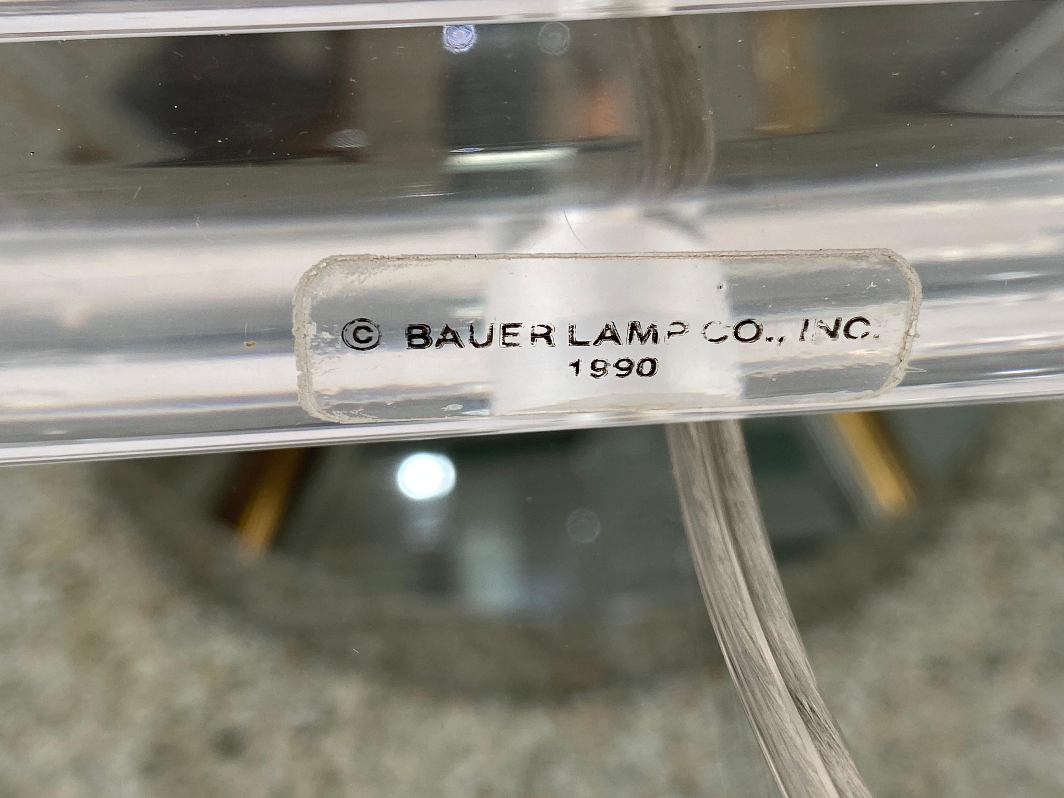 Bauer Lamp Company-Tischlampe aus Travertin und Lucite im Angebot 3