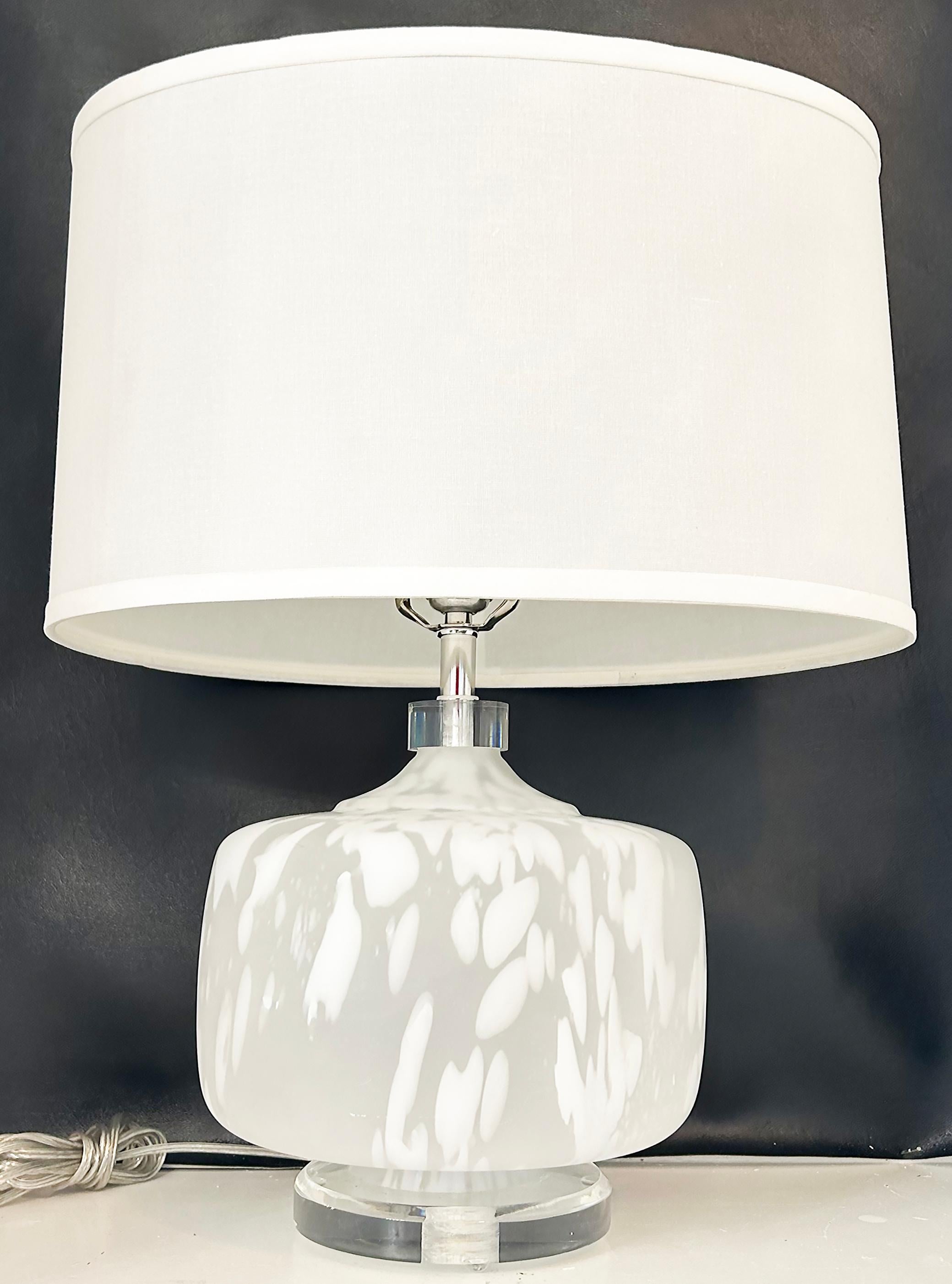 Mid-Century Modern Bauer Mottled Glass and Lucite Table Lamp a New Custom Shade, Wired and Working For Sale