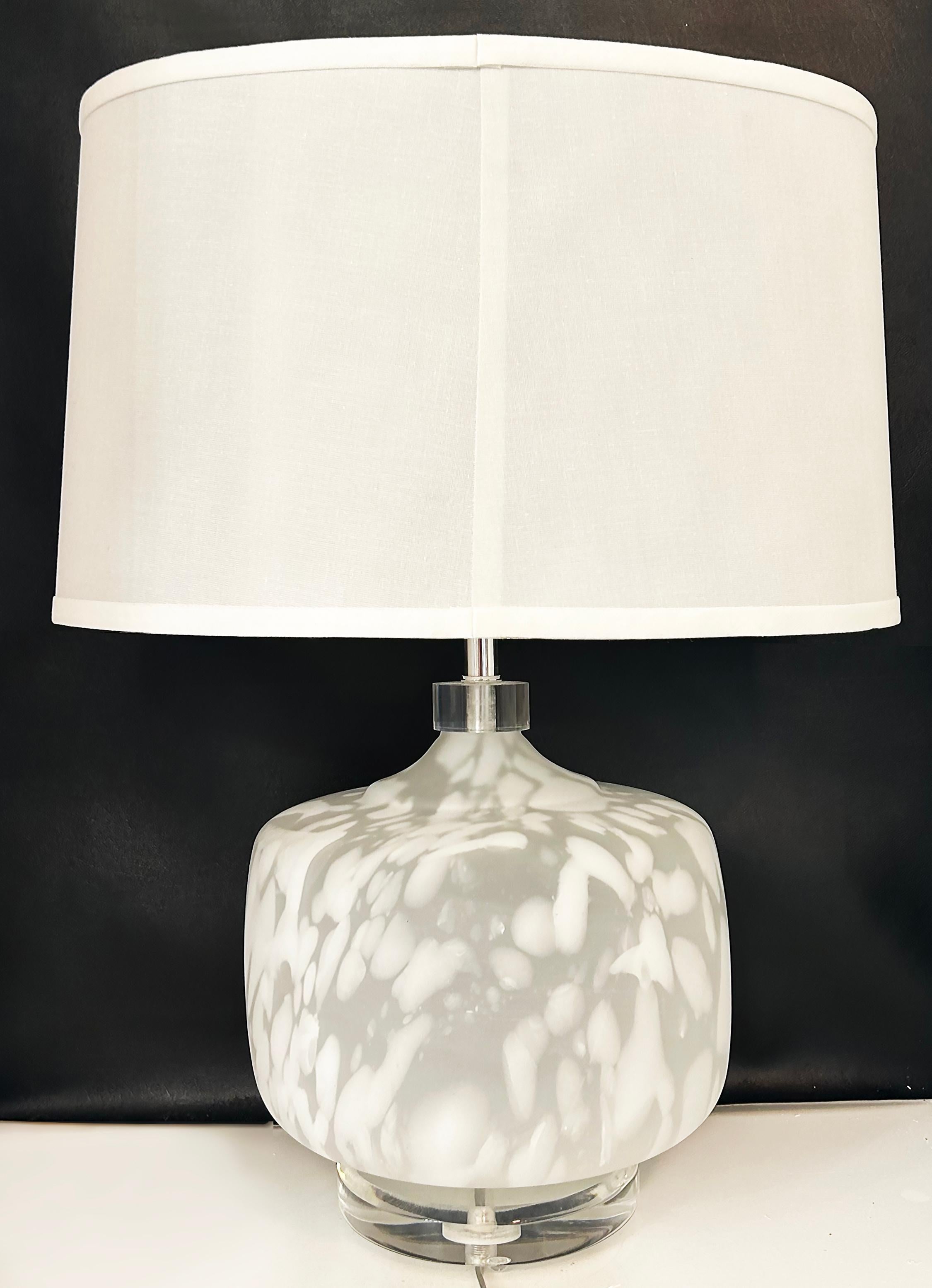 Bauer Mottled Glass and Lucite Table Lamp a New Custom Shade, Wired and Working For Sale 2