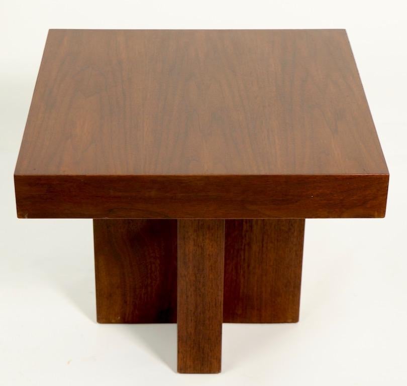 Architectural form end, side, or occasional table designed by Milo Baughman for Thayer Coggin. This example is in very good, original, clean condition, showing only very minor cosmetic wear, normal and consistent with age. Classic late midcentury