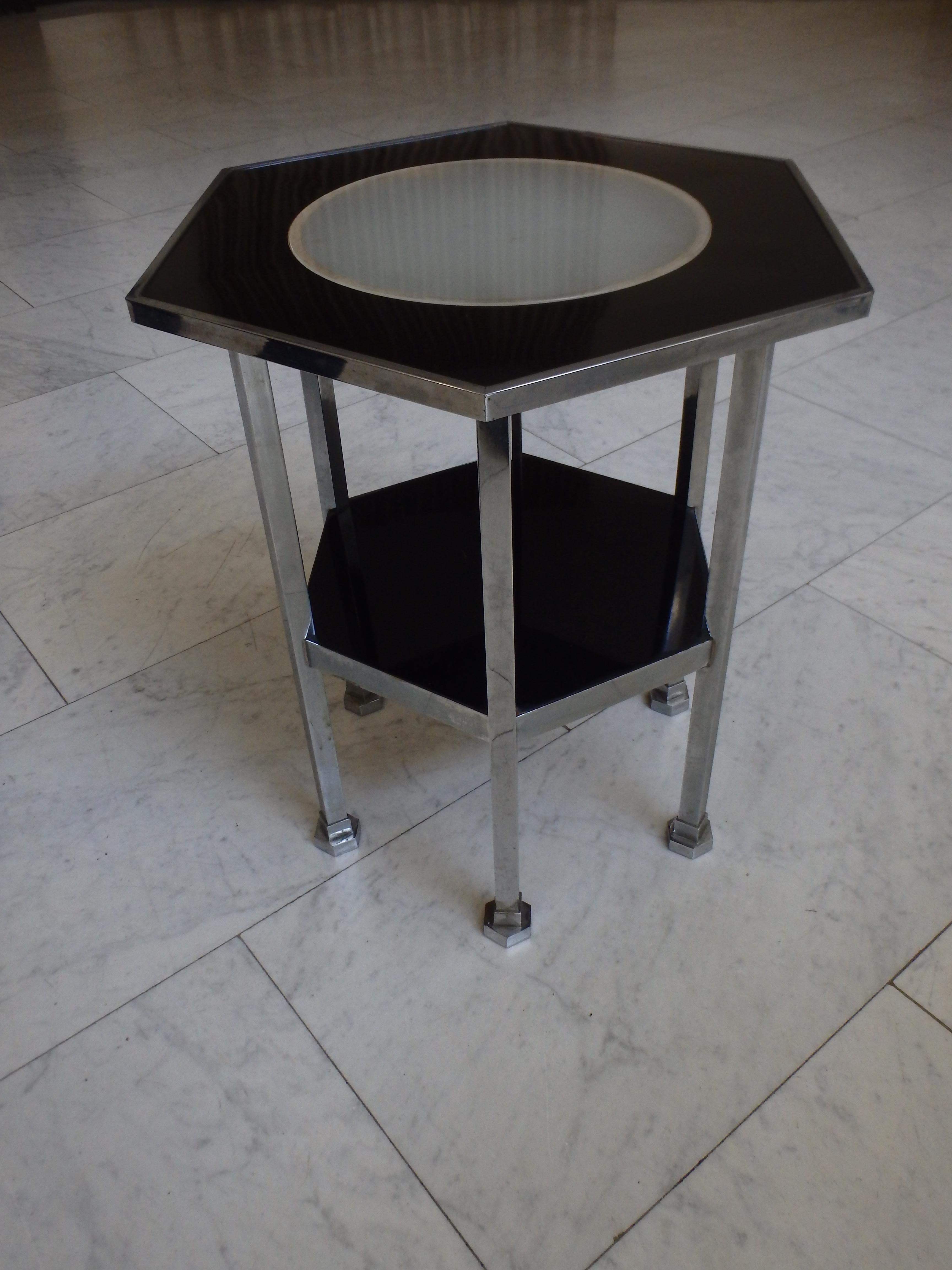 Table Bauhaus à 2 plateaux en chrome et bakélite noire avec lumière à l'intérieur, modèle SULTANE Bon état - En vente à Weiningen, CH