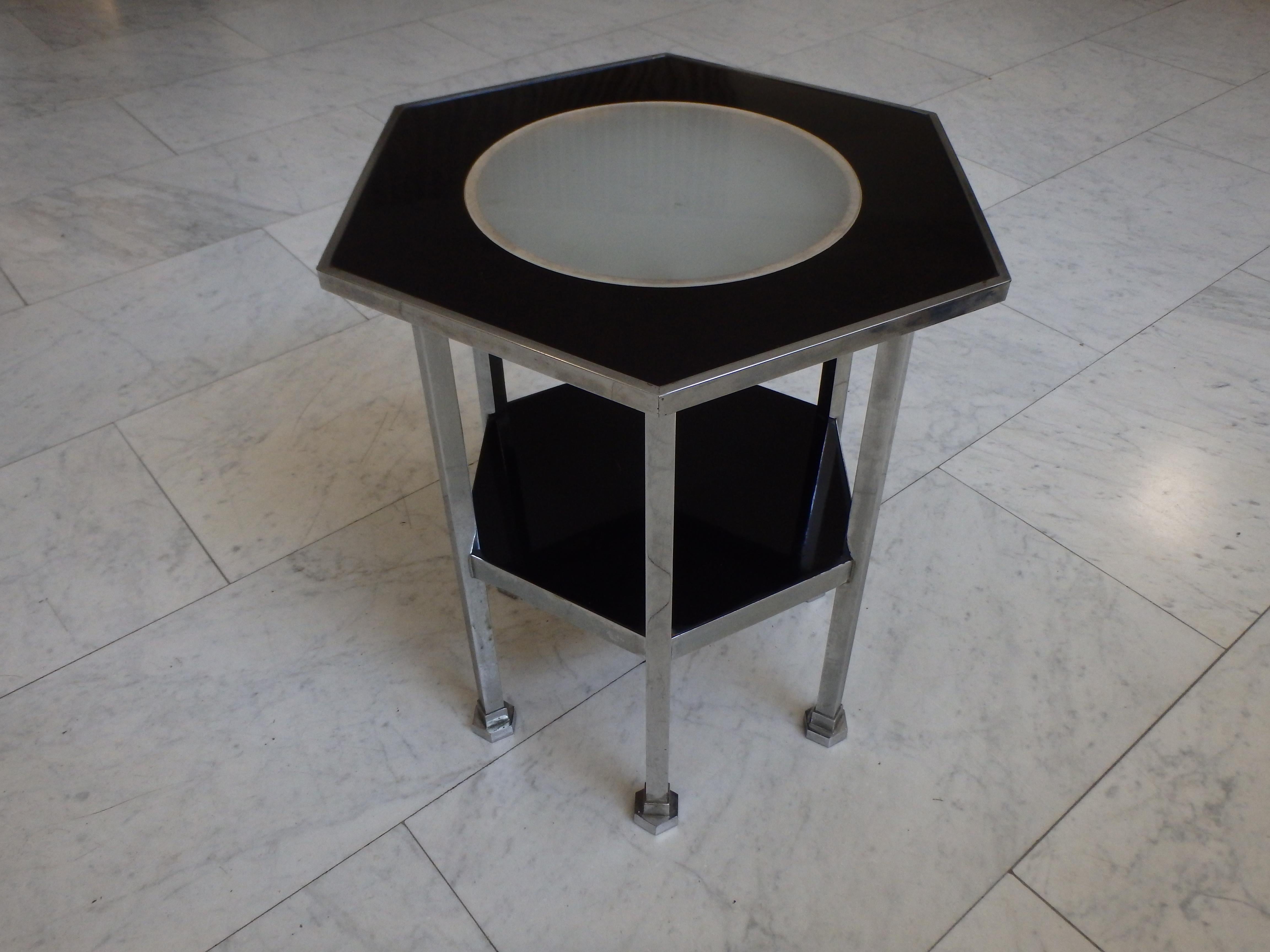 Bauhaus-Tisch mit 2 Platten und Licht im Inneren aus Chrom und schwarzem Bakelit, Modell „SULTANE“ (Mitte des 20. Jahrhunderts) im Angebot
