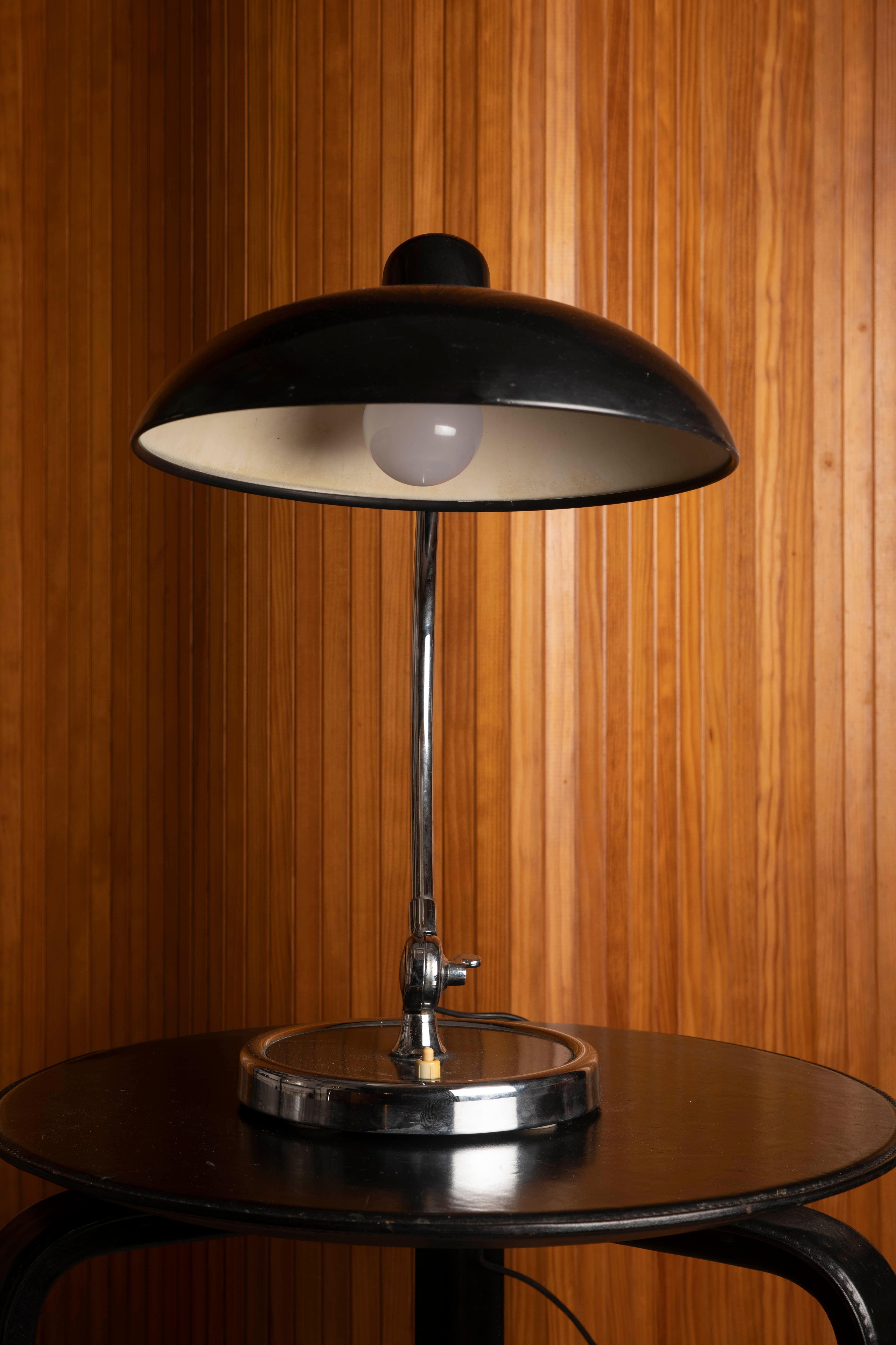Verstellbare Bauhaus-Schreibtischlampe in Schwarz und Chrom, Mitte 20. im Angebot 2