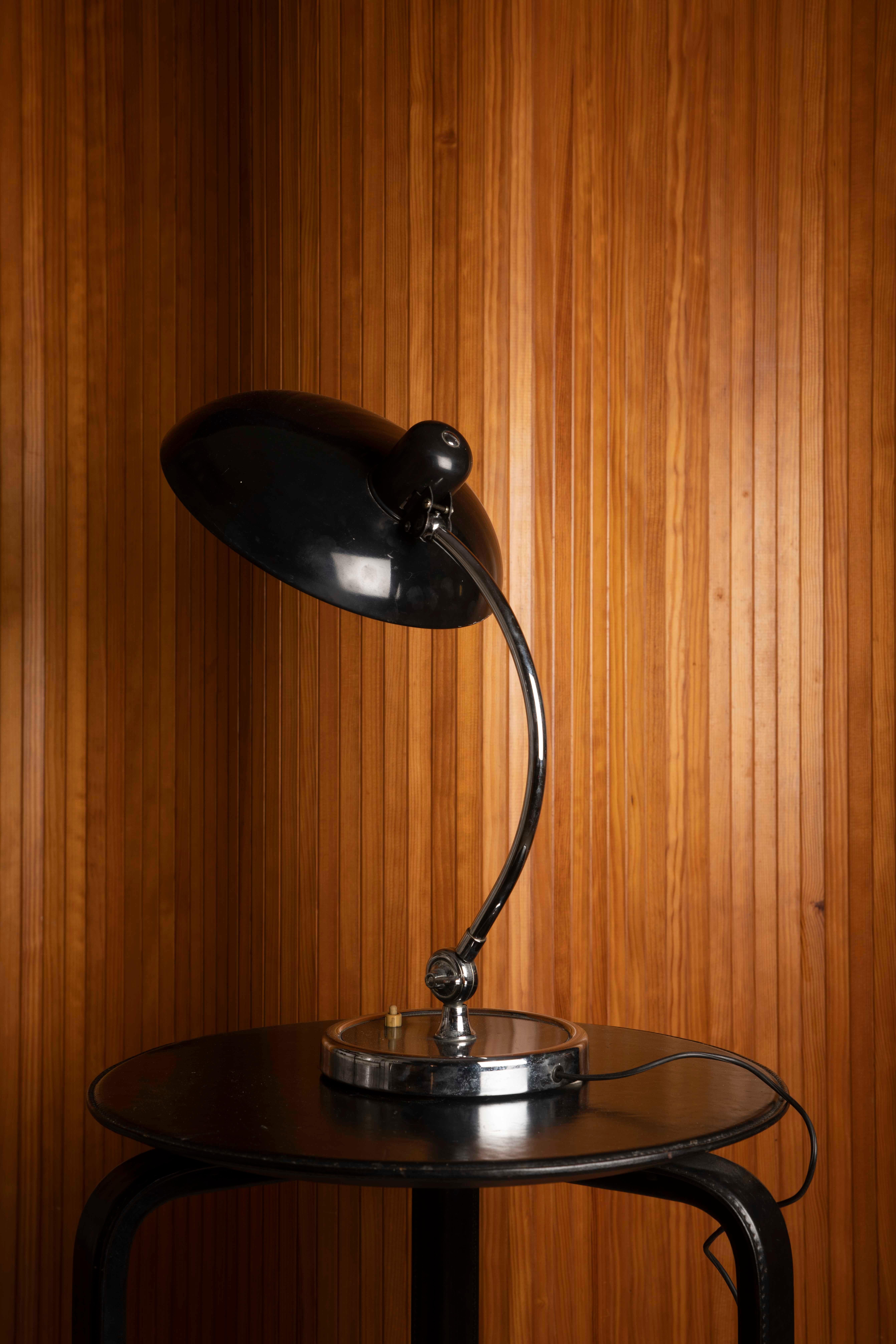 Verstellbare Bauhaus-Schreibtischlampe in Schwarz und Chrom, Mitte 20. im Angebot 3