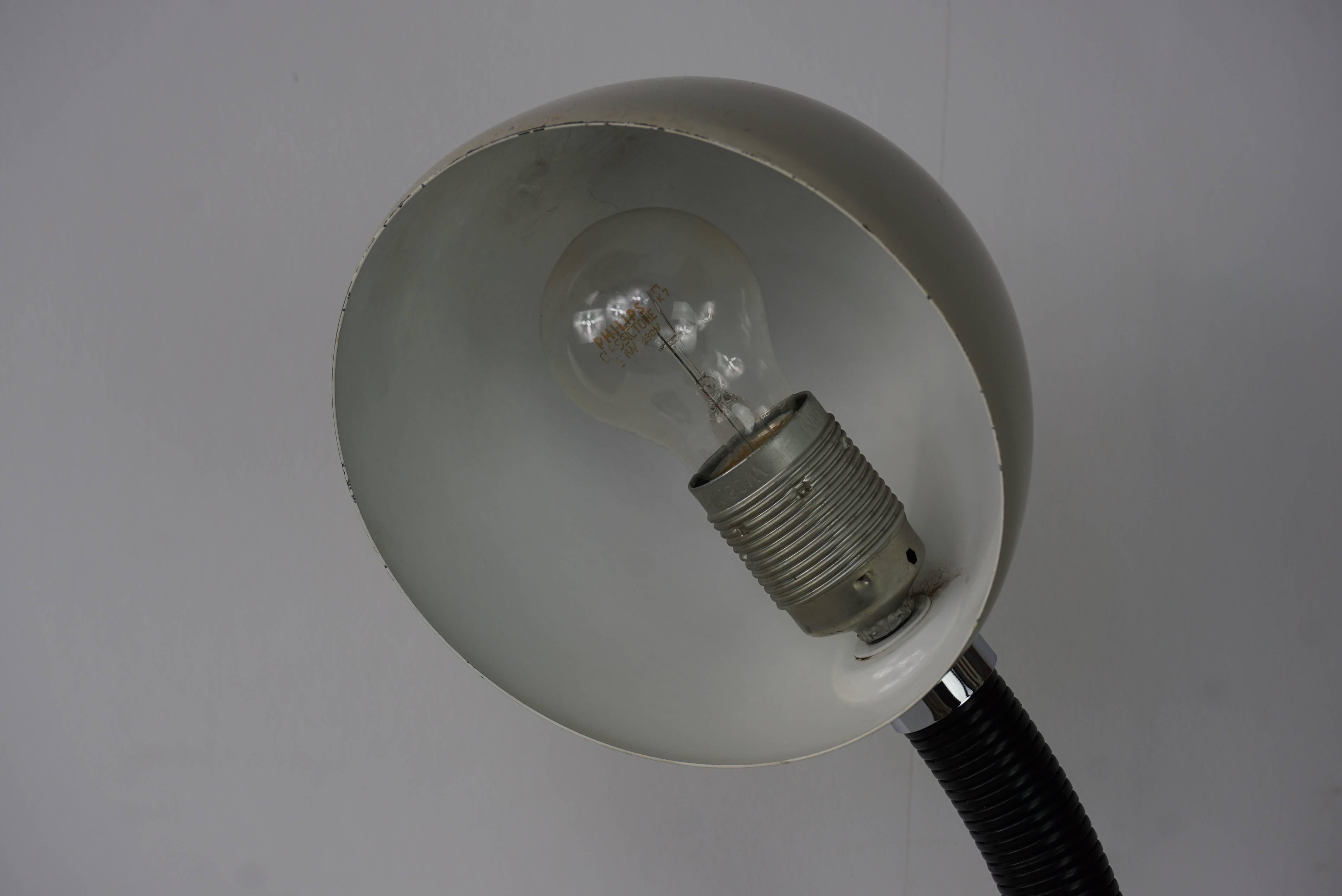 bauhaus design lamp