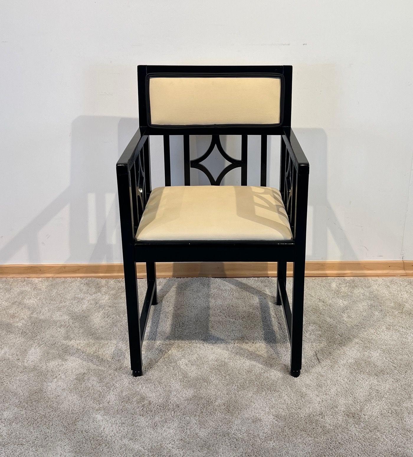 Bauhaus Armchair, Oak, Black Lacquer, Cream Leather, Germany circa 1920.
Beautiful german Bauhaus armchair or desk chair from the 1920s.
Oak solid wood, painted black. Cream-colored faux leather with black double keder.
At the back and on the sides