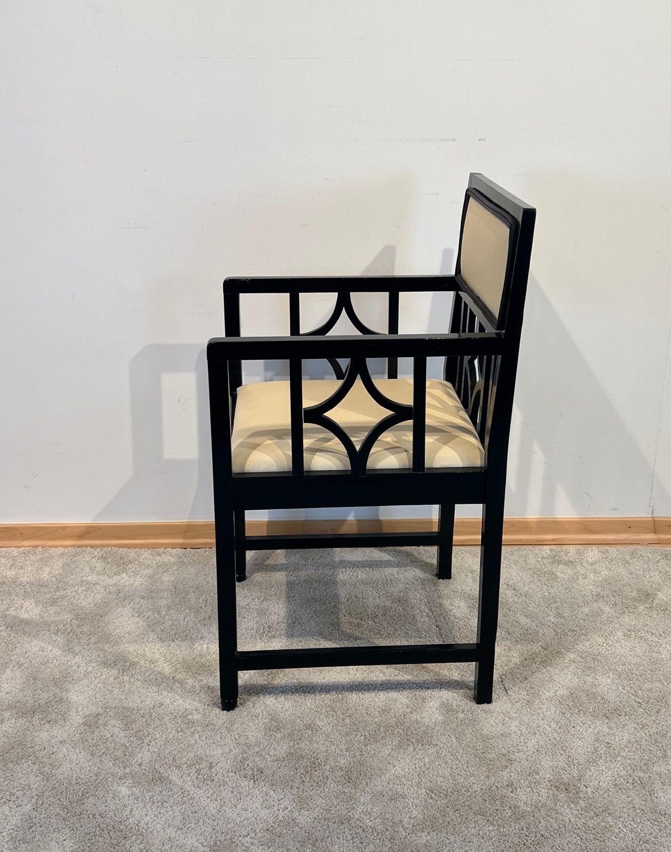 Bauhaus Armchair, Oak, Black Lacquer, Cream Leather, Germany circa 1920 In Good Condition For Sale In Regensburg, DE