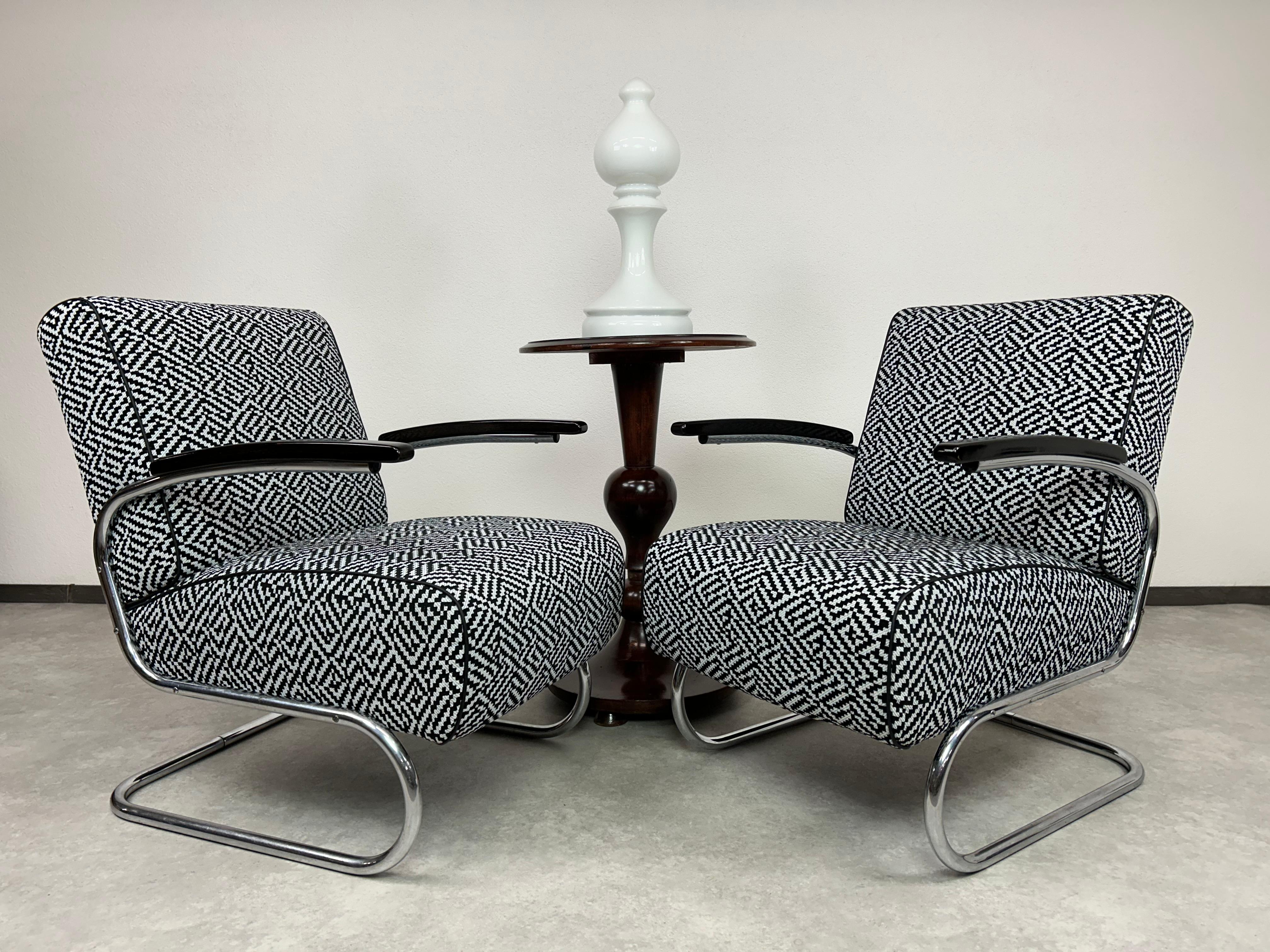 Fauteuils Bauhaus Fa Slezák Fn 24 / Thonet S411. Teinté et repoli par des professionnels.