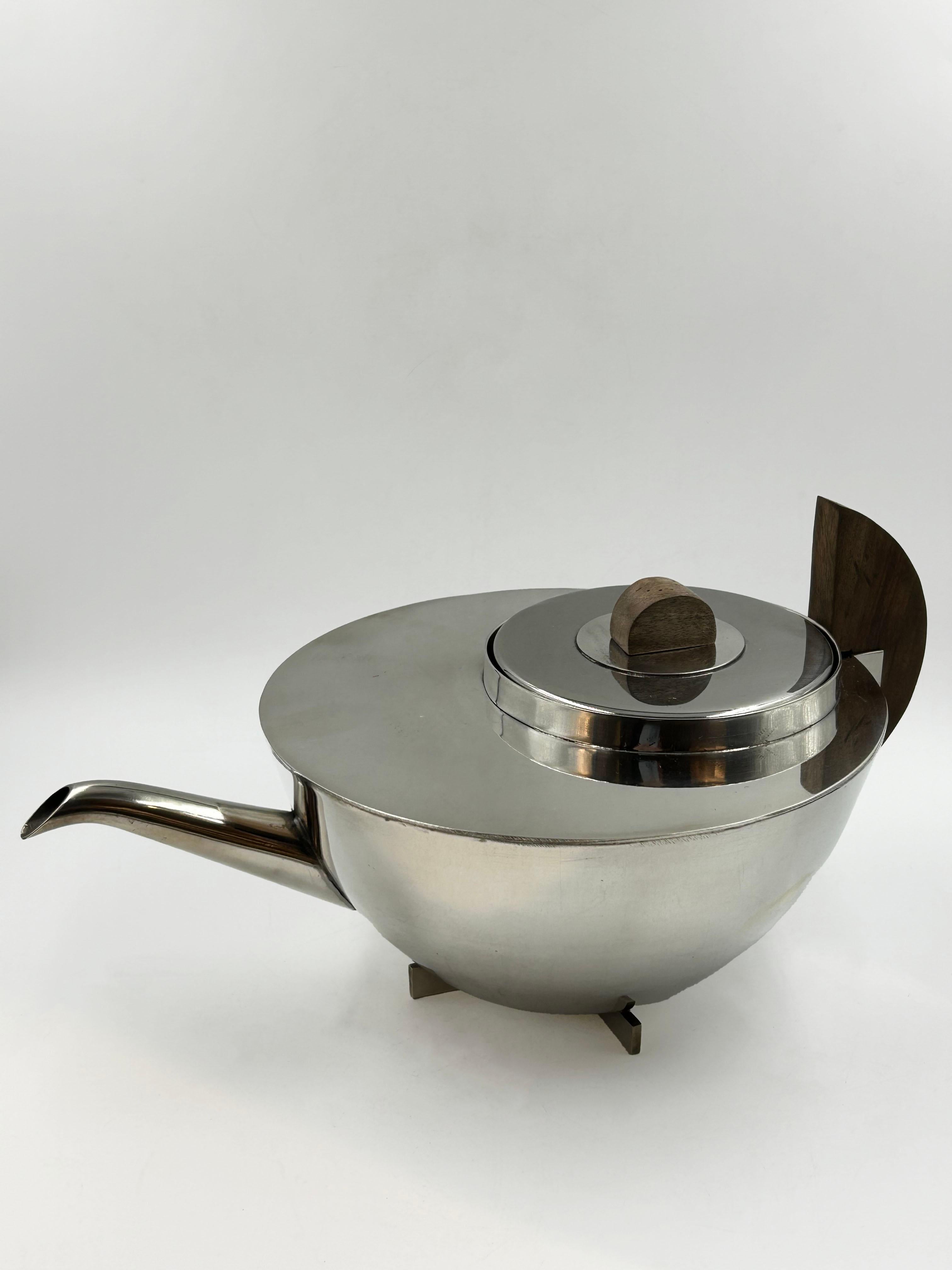 Fait main Théière en métal argenté Bauhaus Art Deco en vente