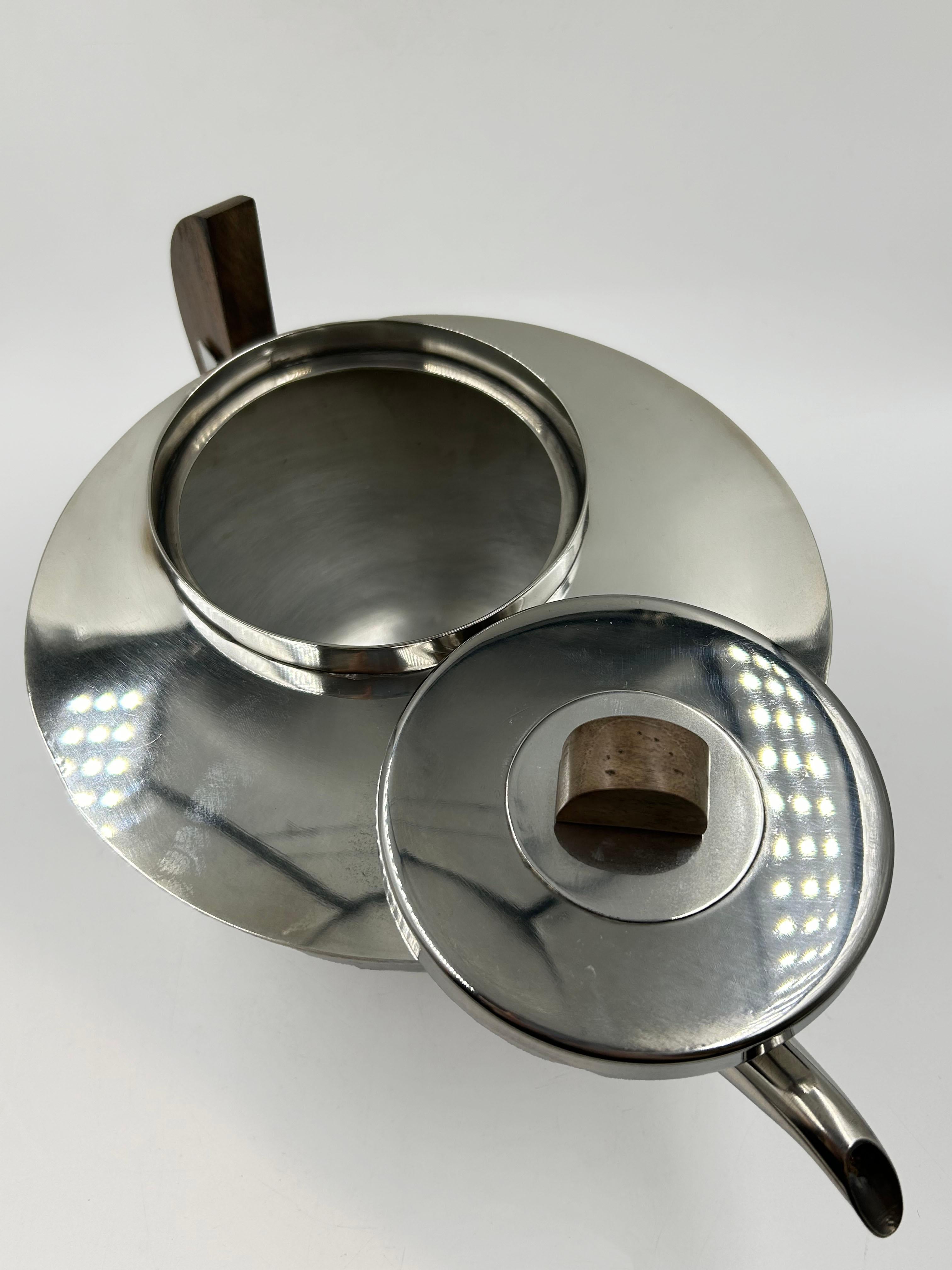 Théière en métal argenté Bauhaus Art Deco Bon état - En vente à Autonomous City Buenos Aires, CABA