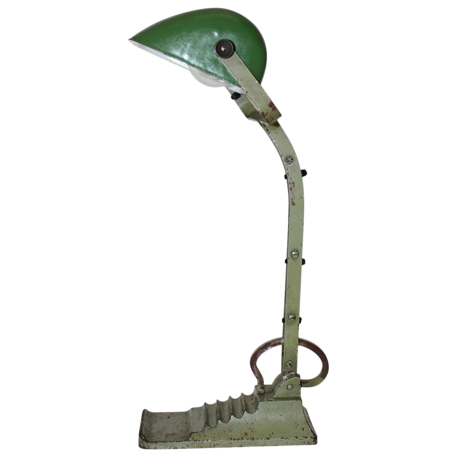 Bauhaus Art déco Vintage-Tischlampe aus grünem Metall, 1920er Jahre