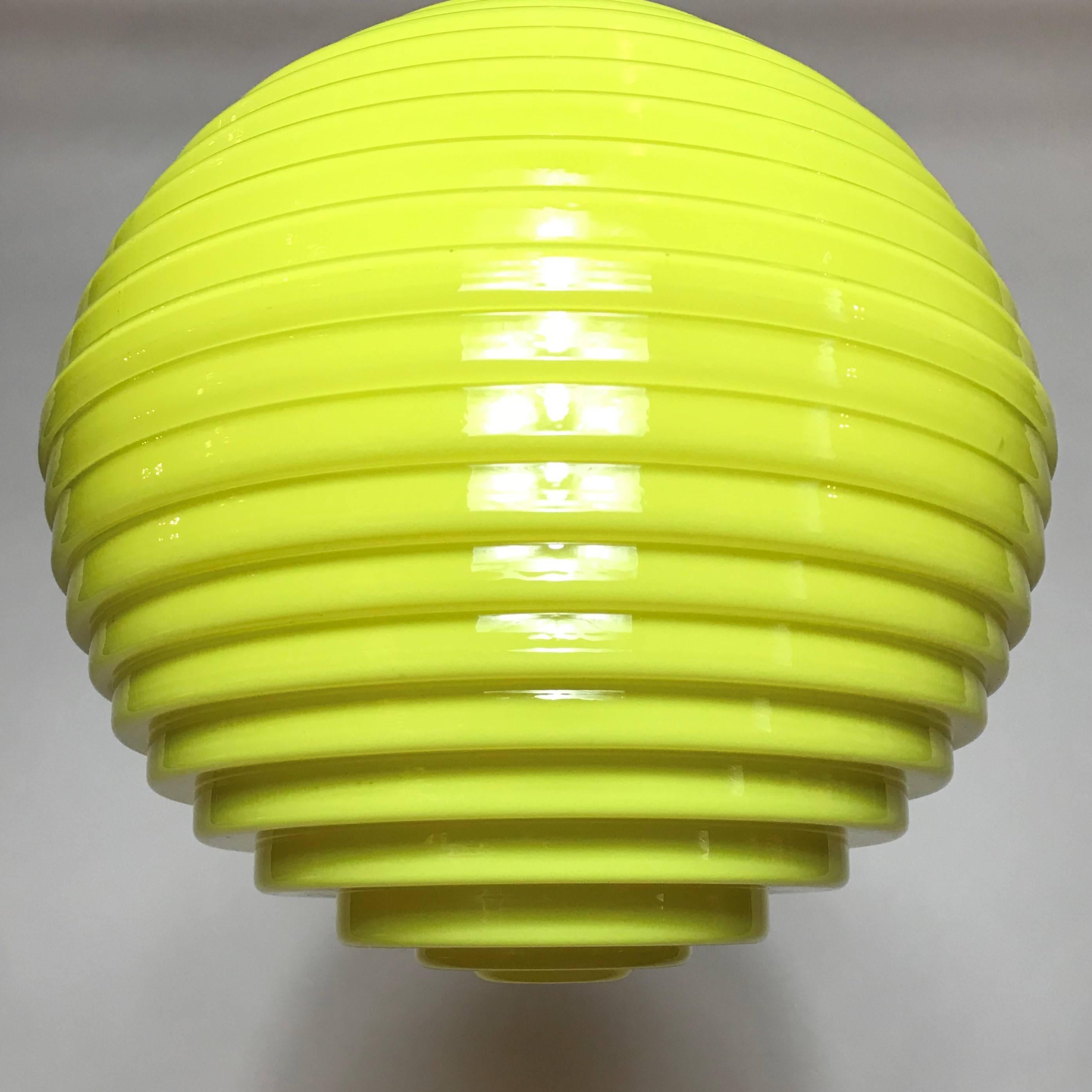 Bauhaus, Art Deco Yellow Glass Beehive Globe Pendant, 1930s, Germany In Good Condition In Biebergemund, Hessen