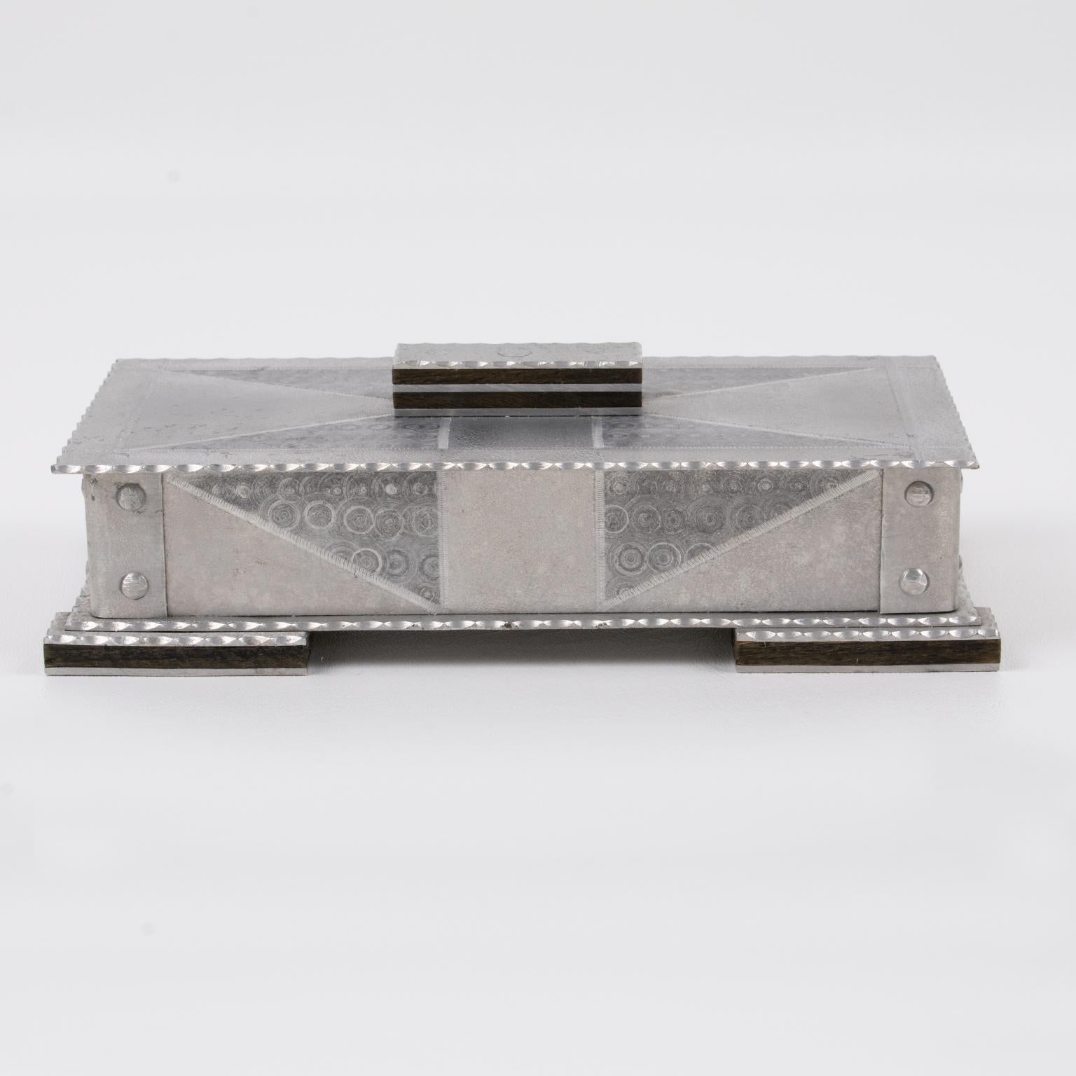 Gran caja de aluminio modernista Bauhaus Arts and Crafts, hacia 1920 en venta 2