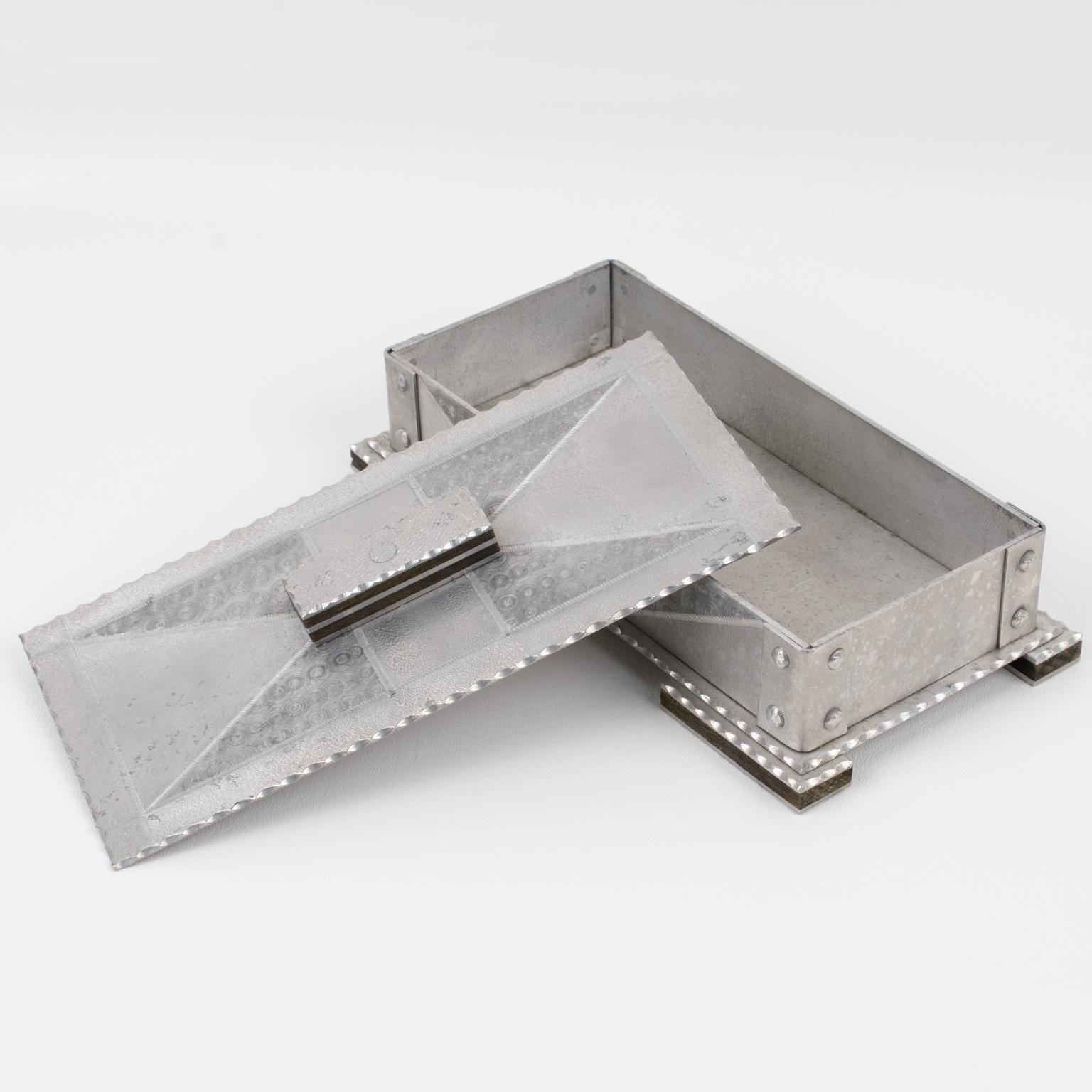 Gran caja de aluminio modernista Bauhaus Arts and Crafts, hacia 1920 Cepillado en venta