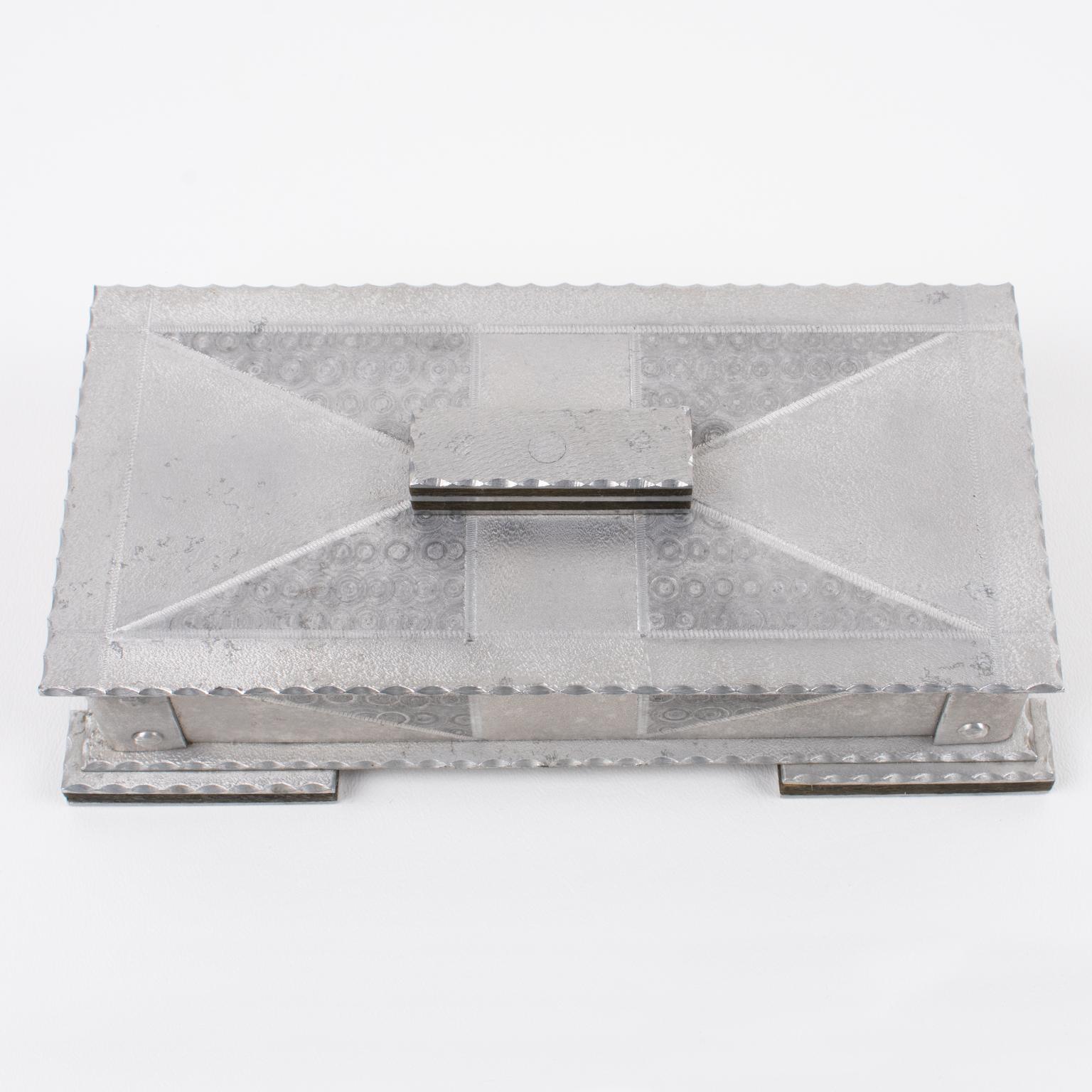 Gran caja de aluminio modernista Bauhaus Arts and Crafts, hacia 1920 Metal en venta